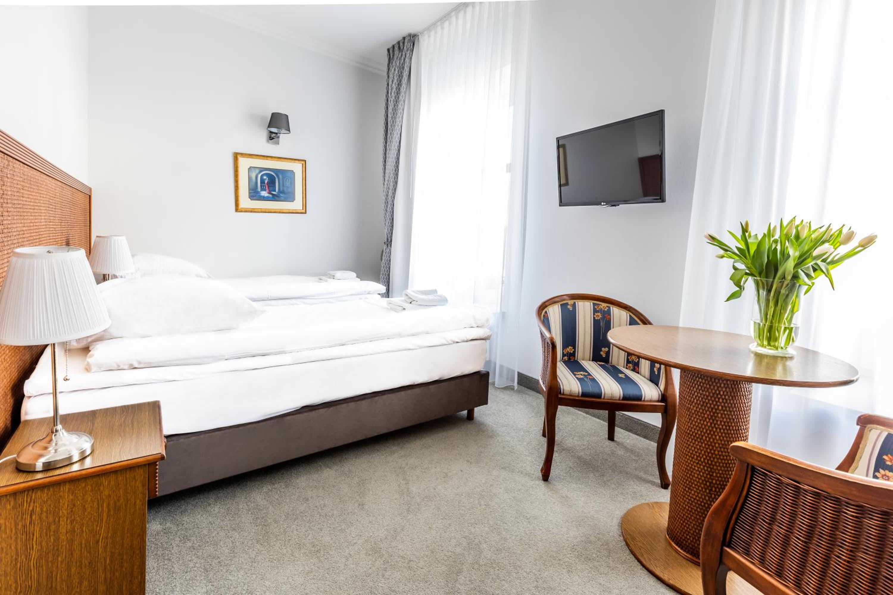Standard  Double Room - Photo 2