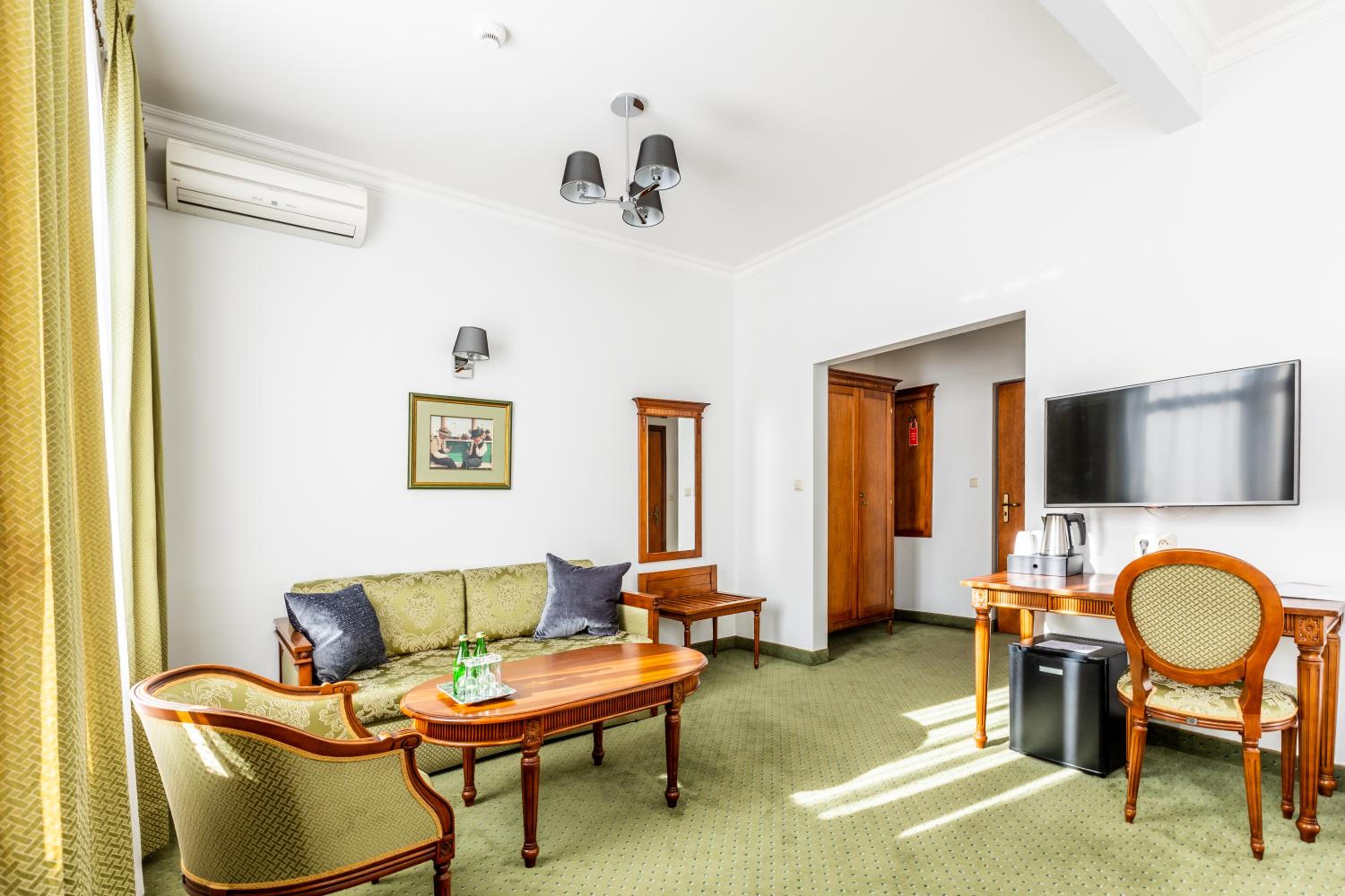 Deluxe Double Room - Photo 7