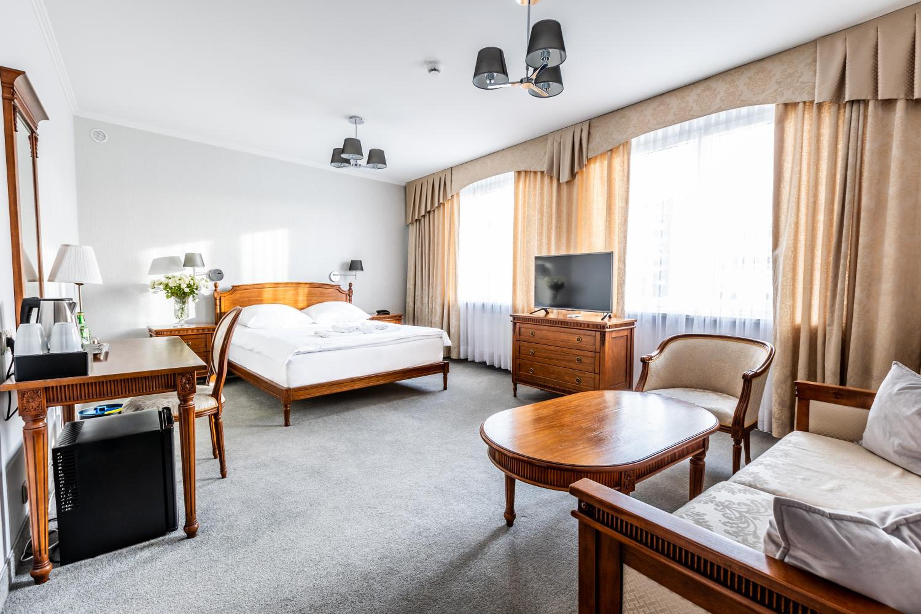 Deluxe Double Room - Photo 9