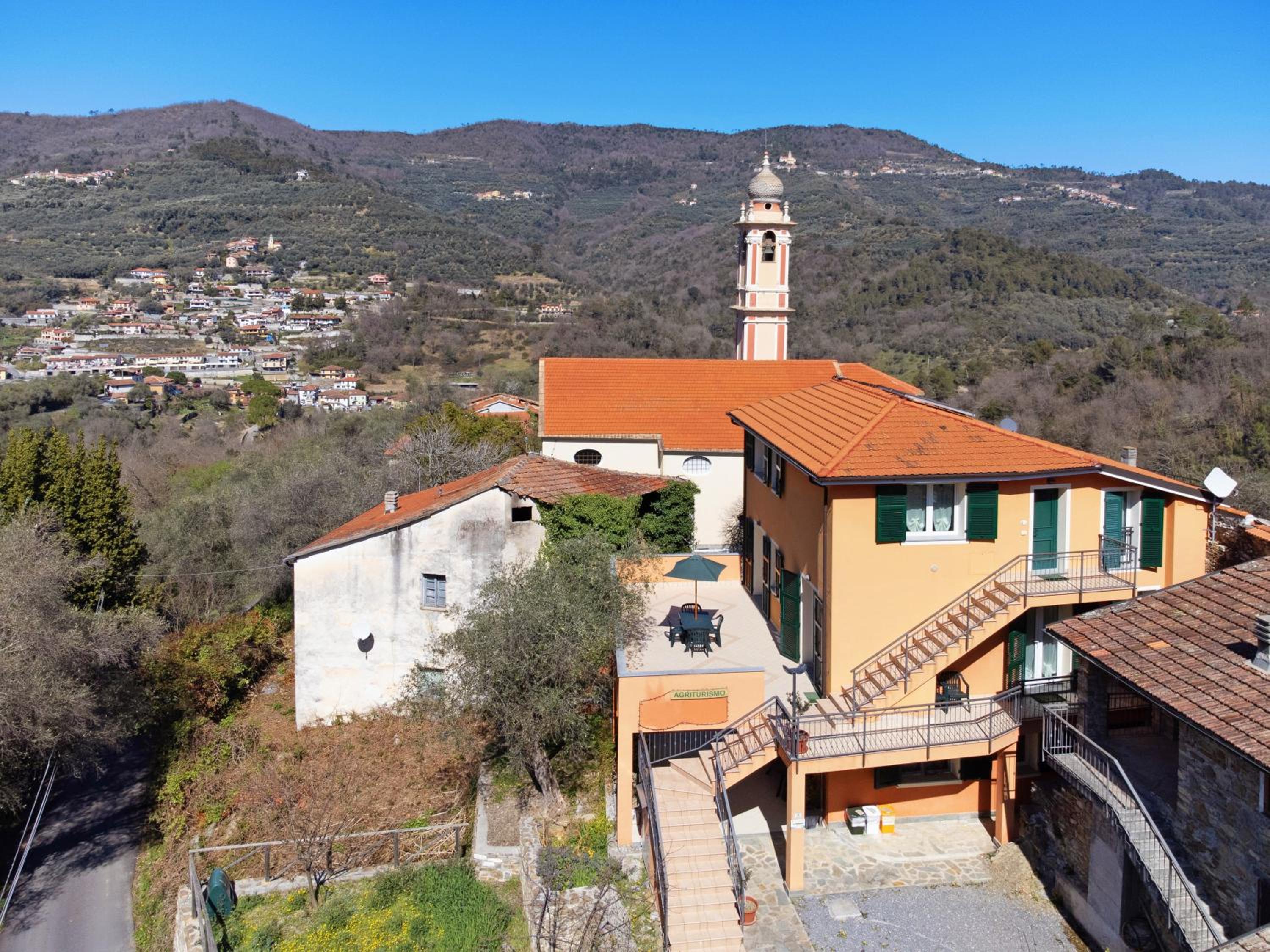 Two-Bedroom Apartment with Mountain View photo 2