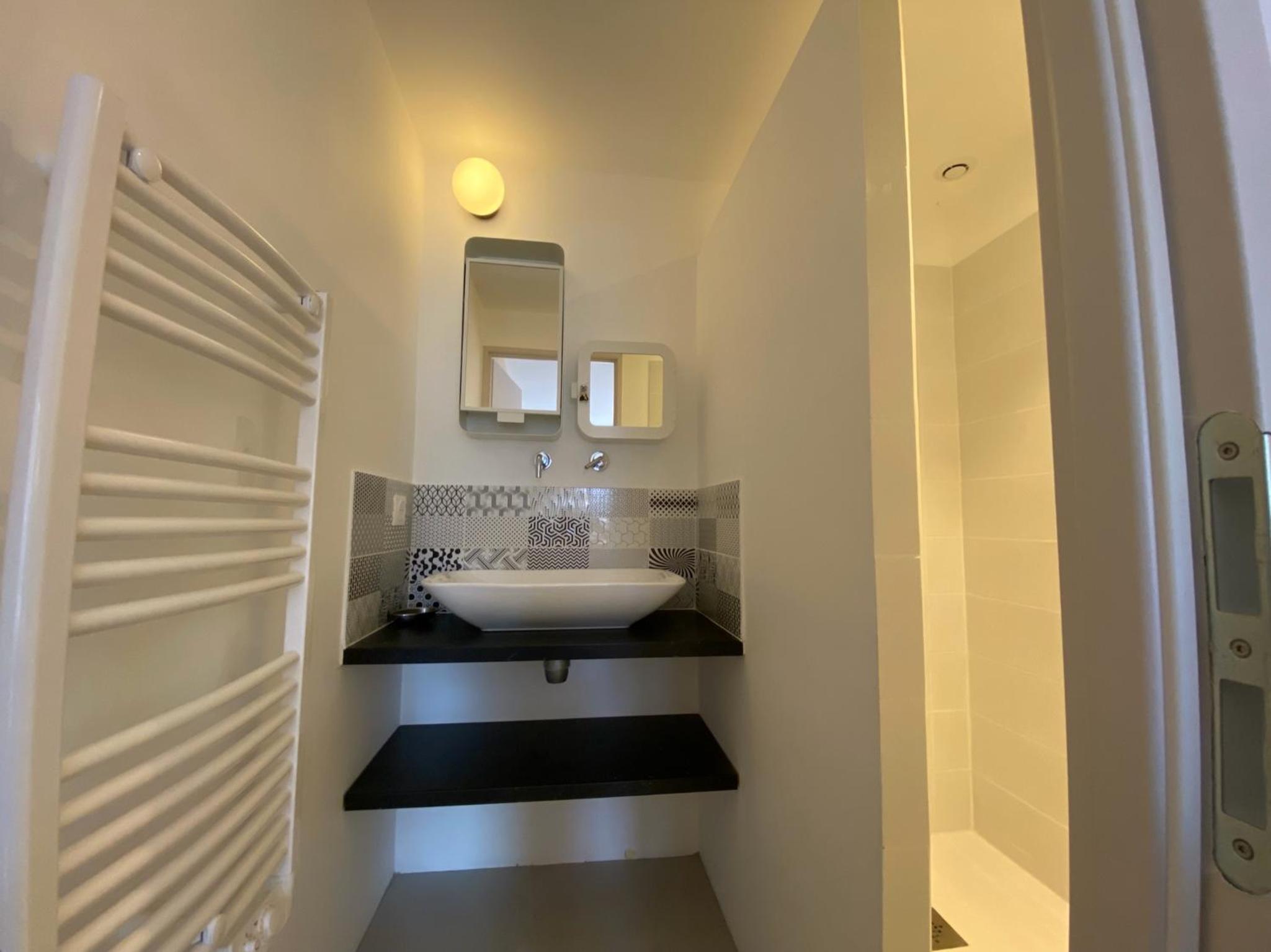Double Room with Private Bathroom - Photo 6