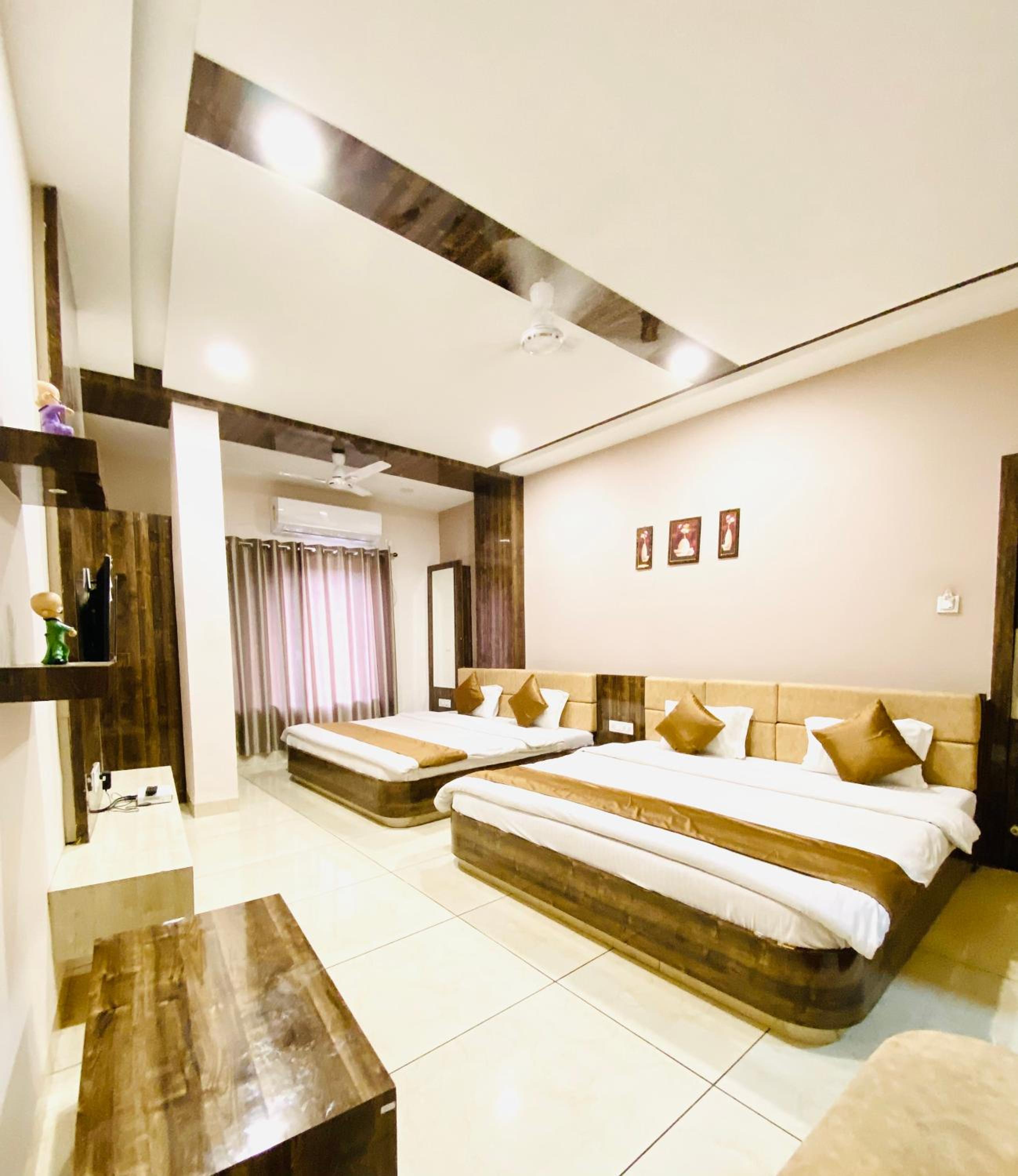 Family Room photo 1