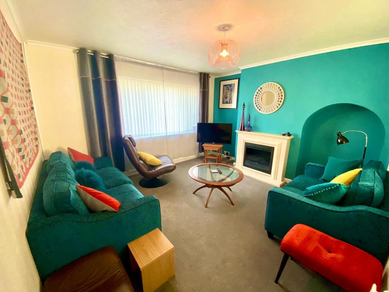 Three-Bedroom House photo 2