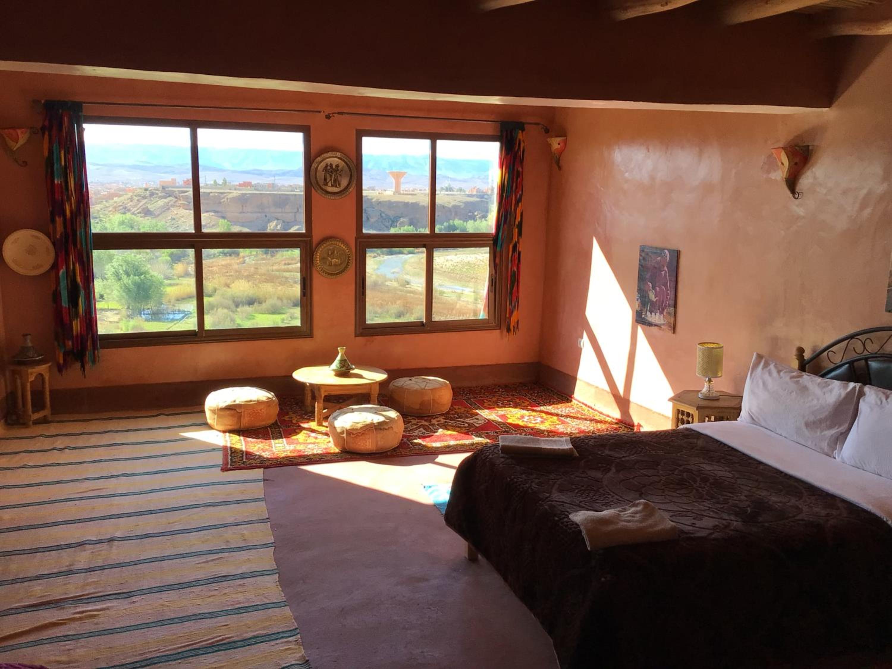 Superior Family Room - Photo 1