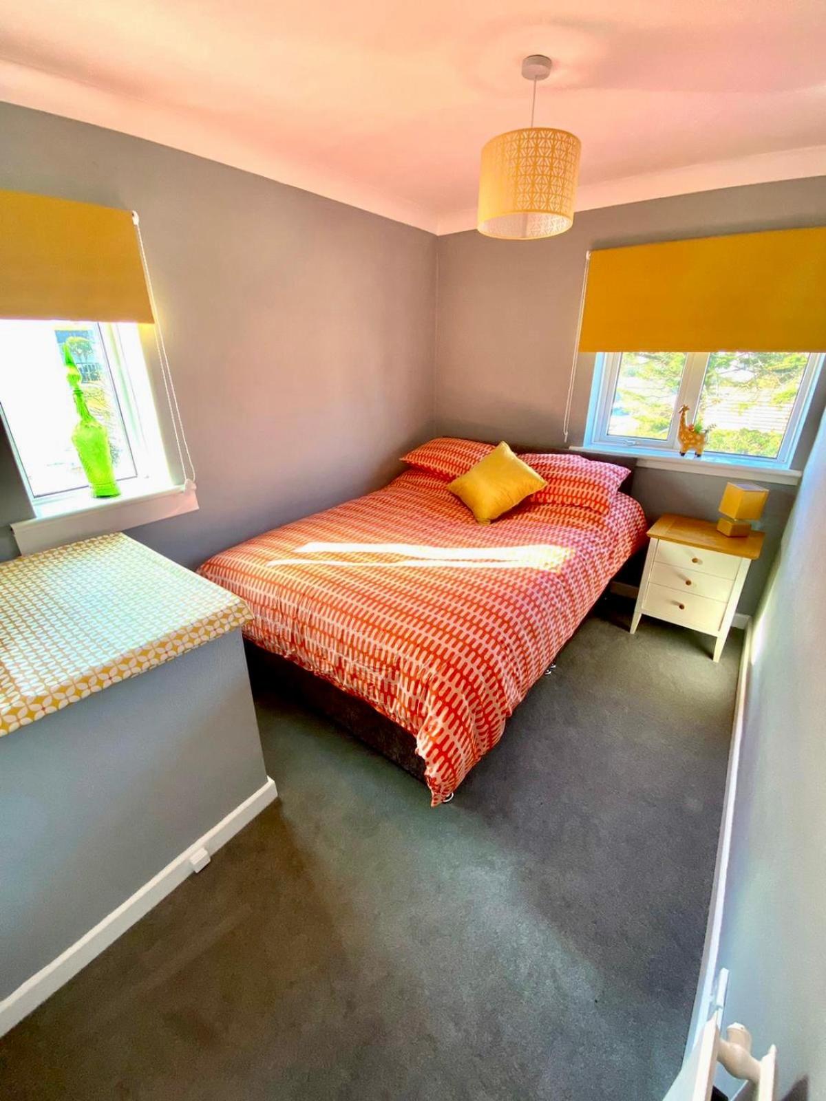 Three-Bedroom House photo 3