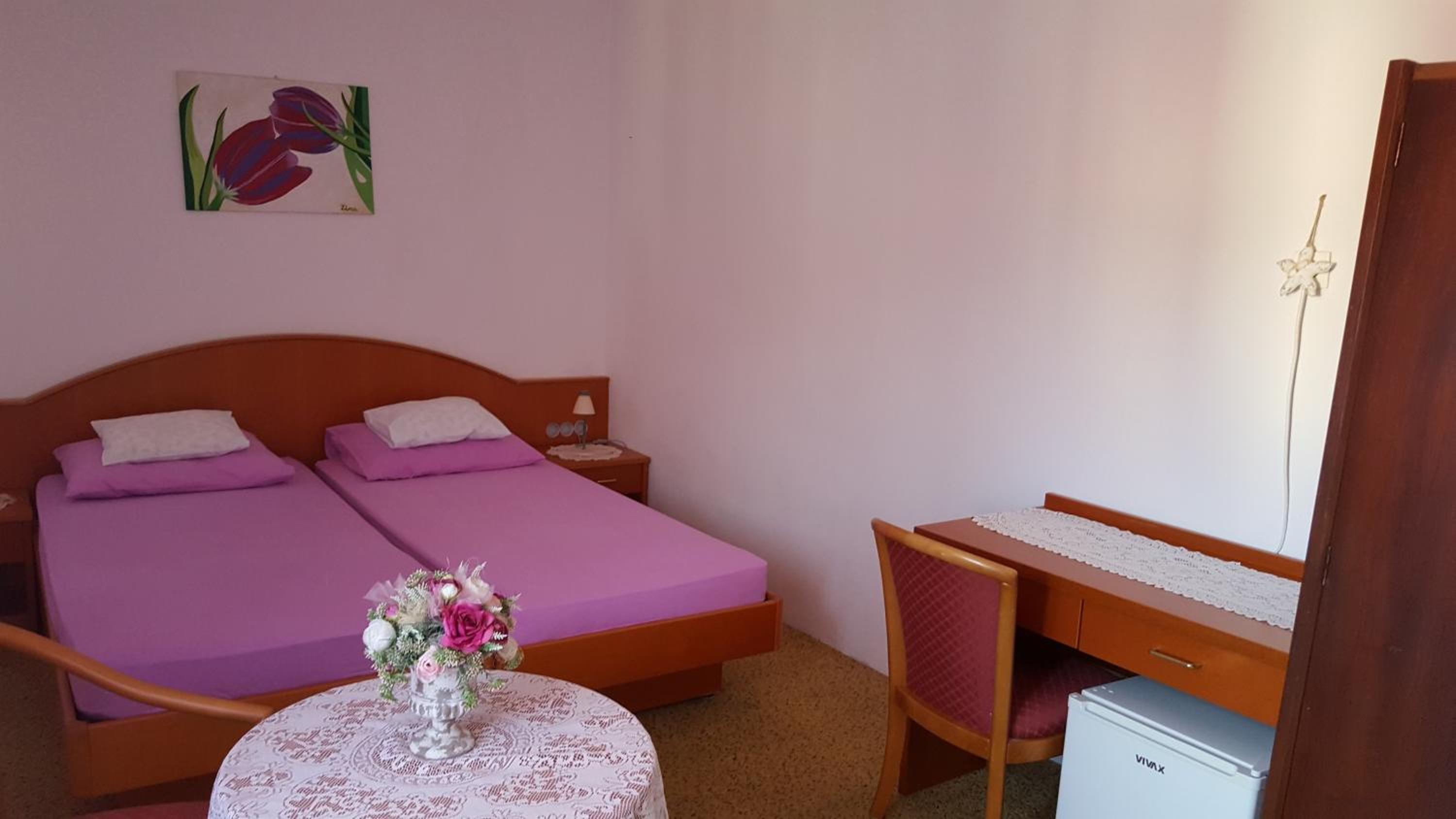 Double or Twin Room with External Private Bathroom