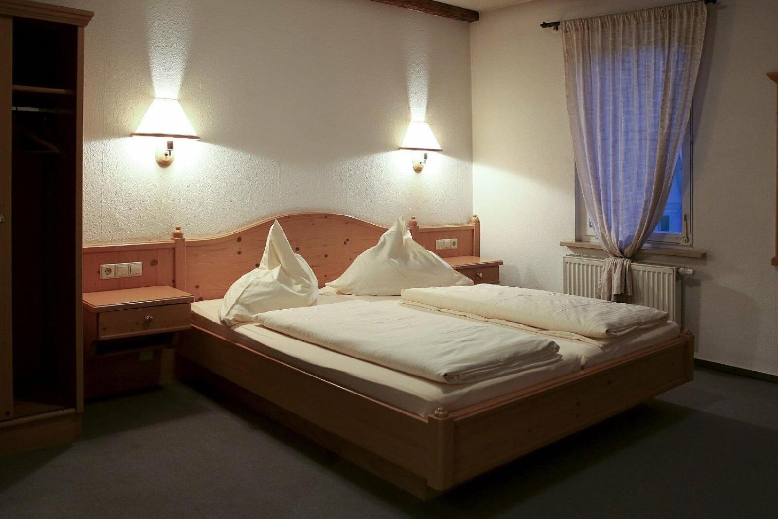 Double Room with Private Bathroom - Photo 10