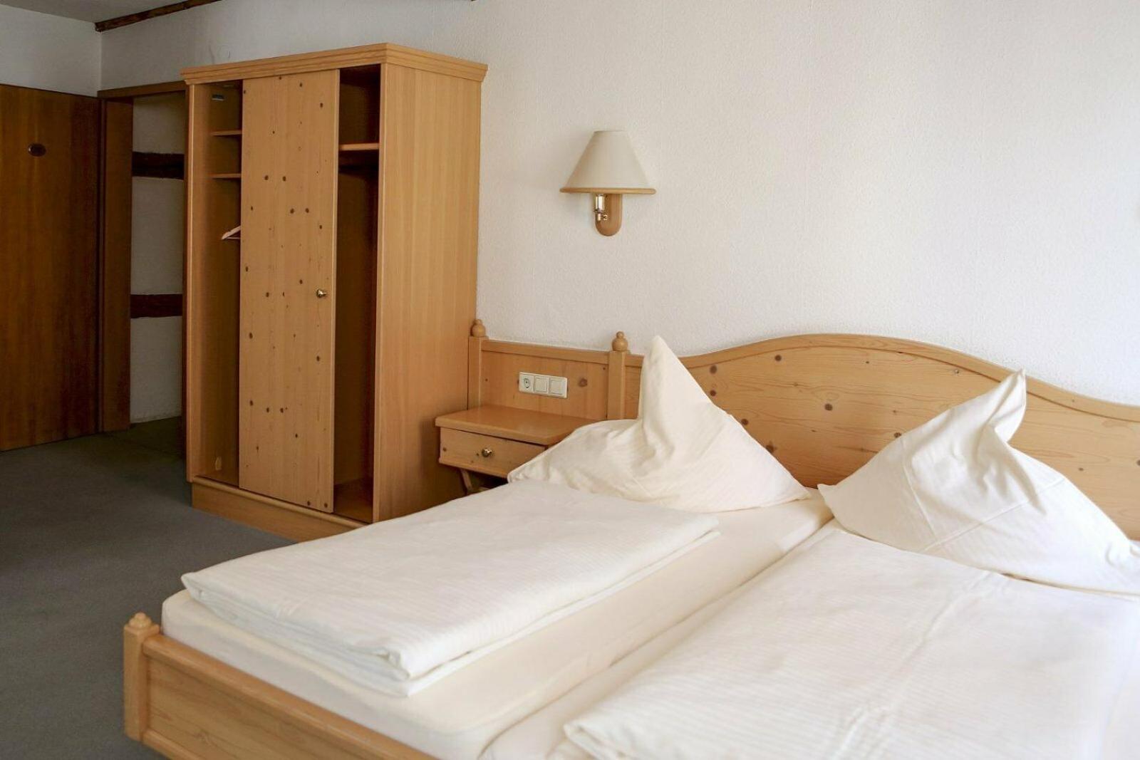 Double Room with Private Bathroom - Photo 12