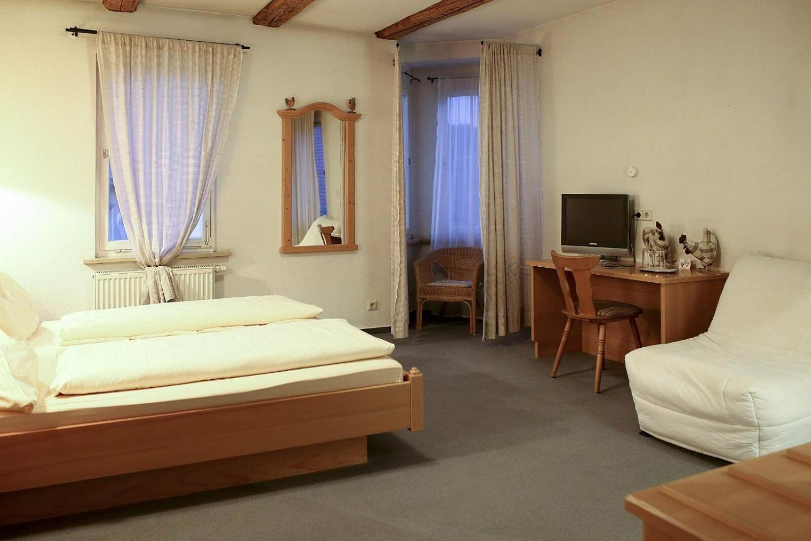 Double Room with Private Bathroom - Photo 11