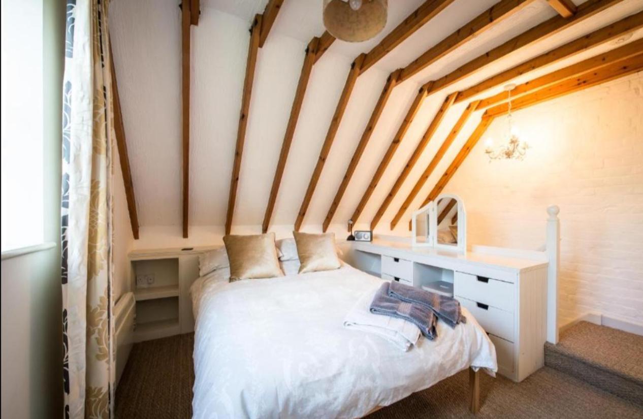 Two-Bedroom House photo 3