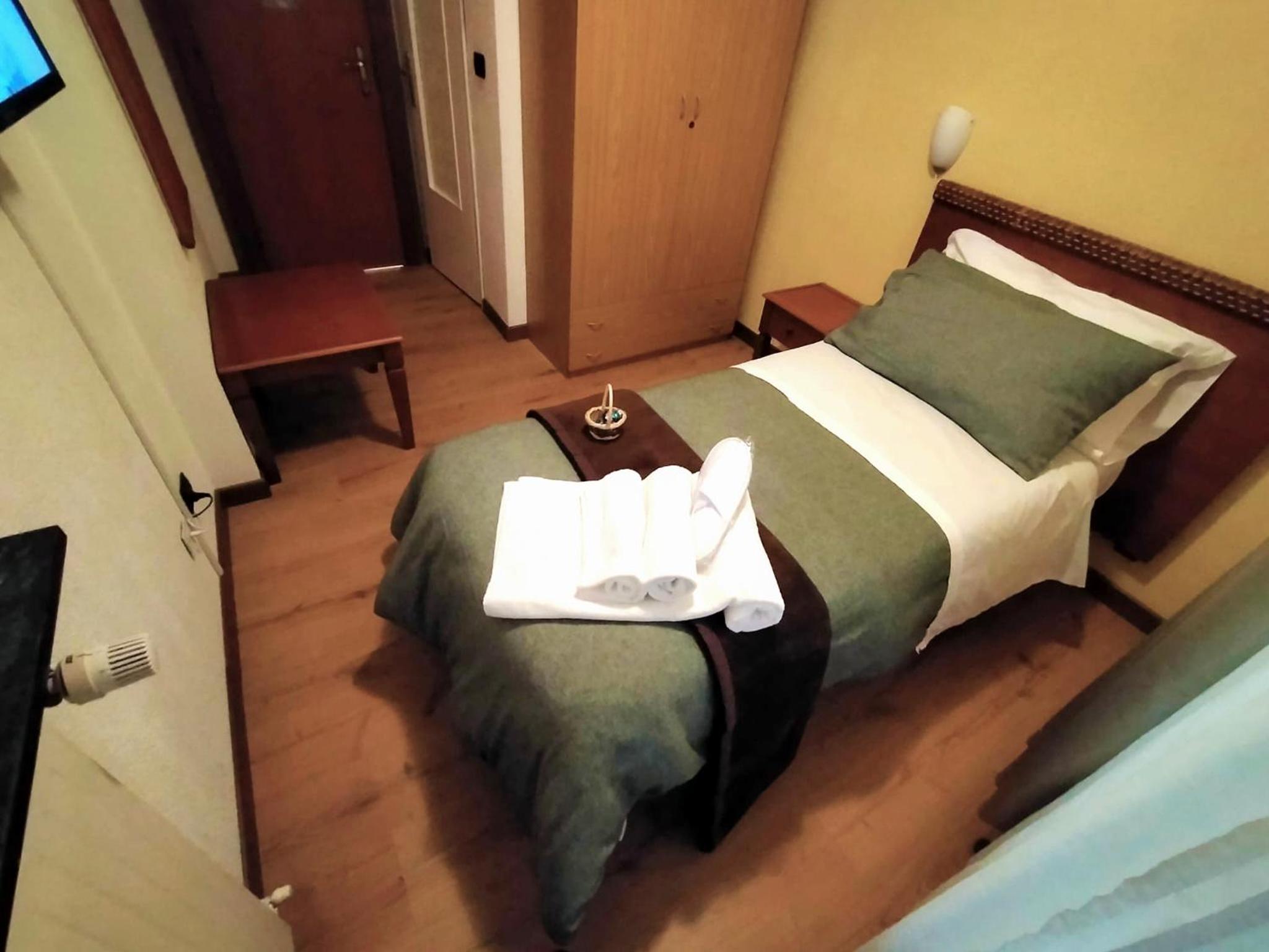 Single Room With Private Bathroom photo 1