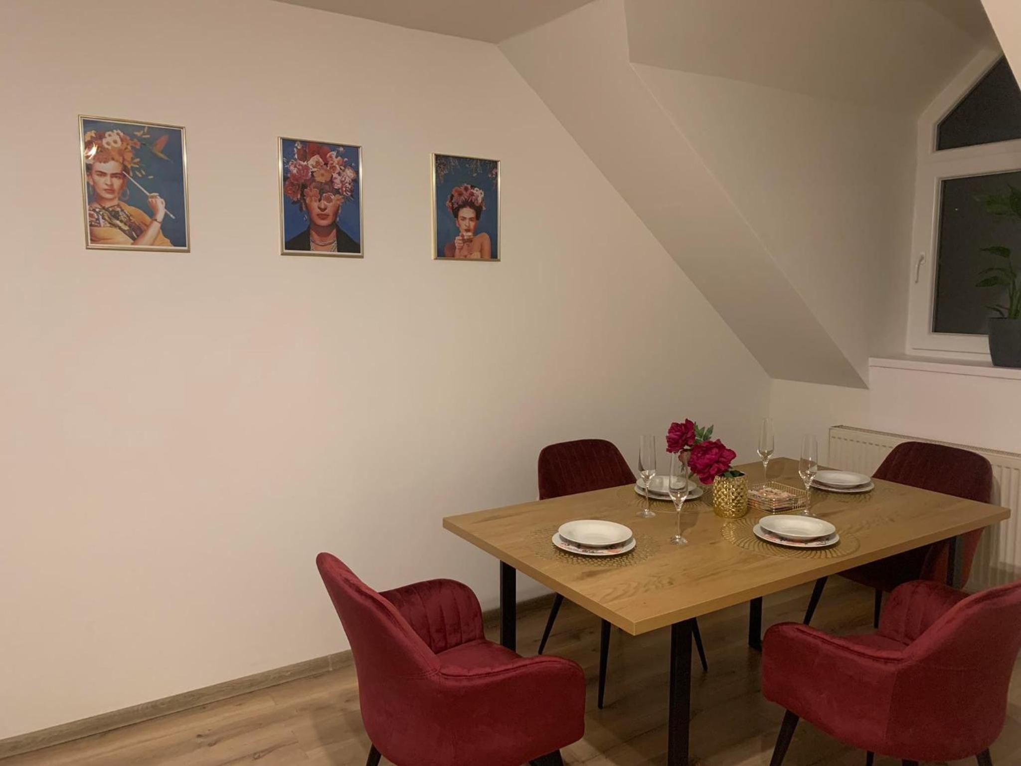 One-Bedroom Apartment - Photo 2