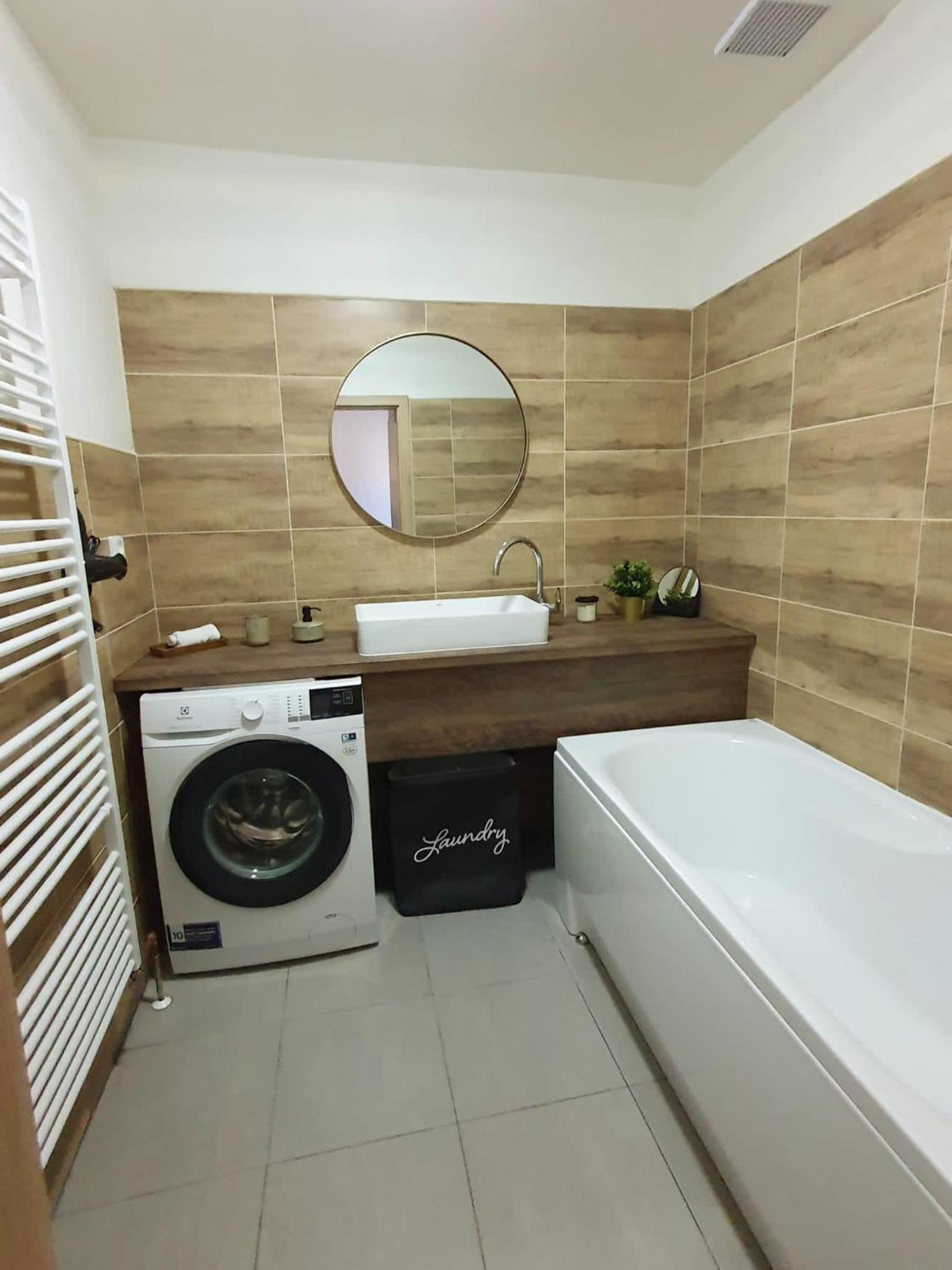 One-Bedroom Apartment - Photo 6
