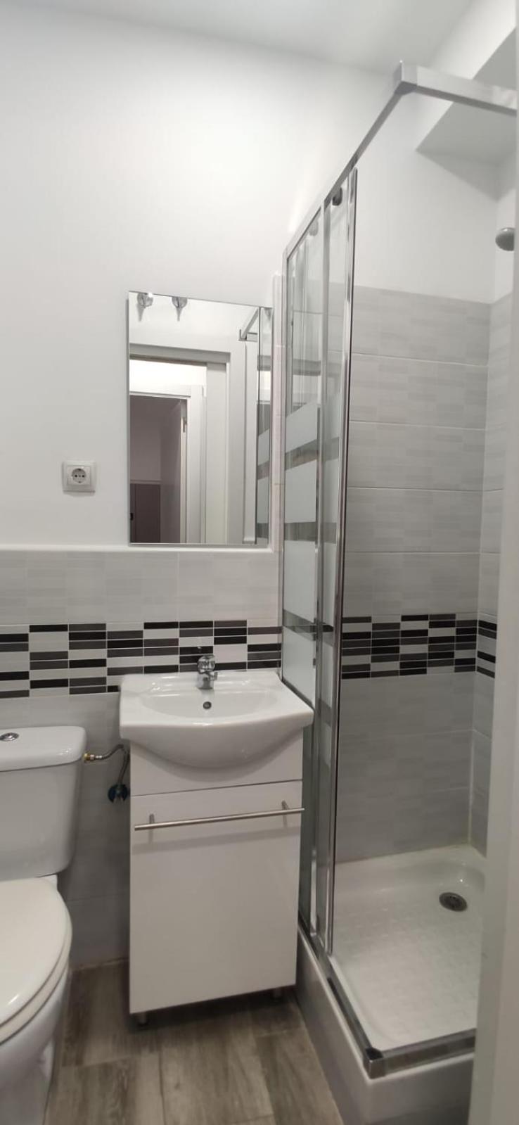 Twin Room with Private Bathroom photo 3