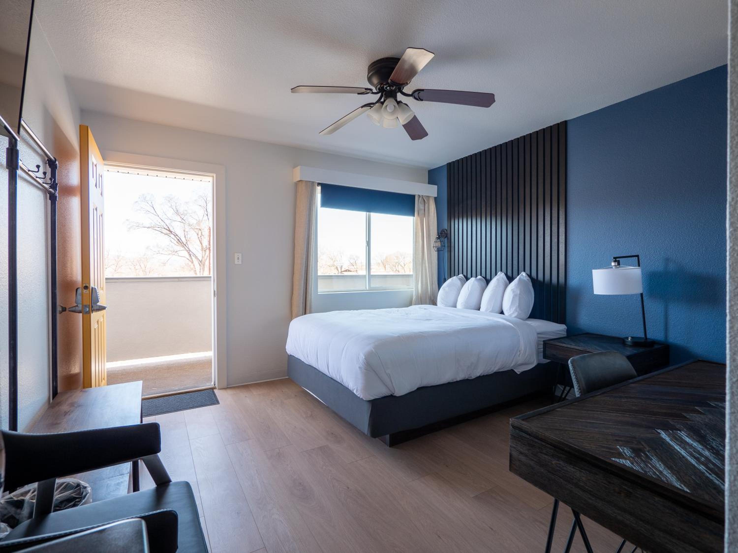 Queen Room - Photo 15