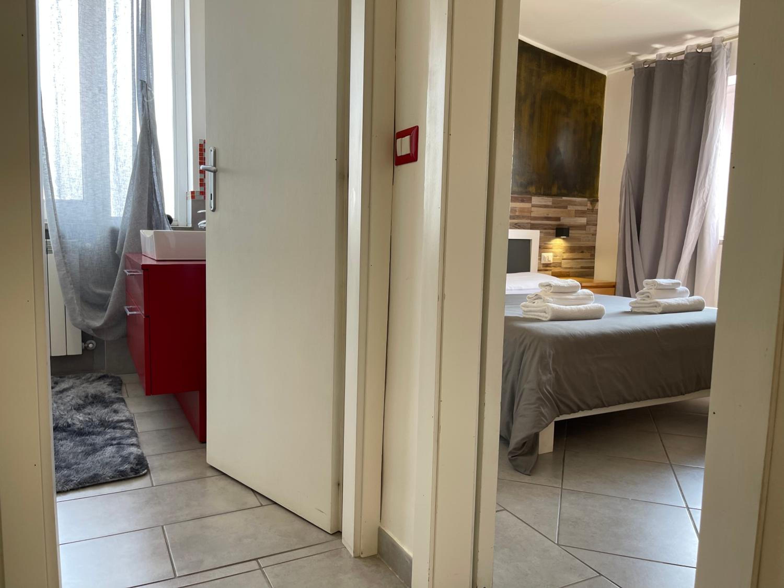 Double Room with Private Bathroom - Photo 6