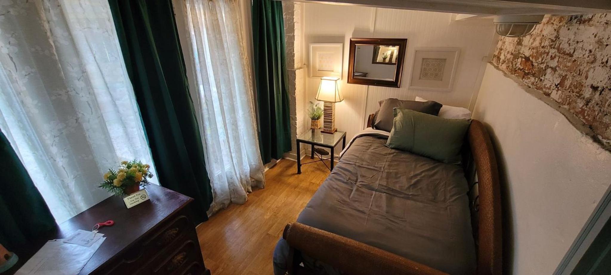 Captains Quarters (NOT PET FRIENDLY) photo 1