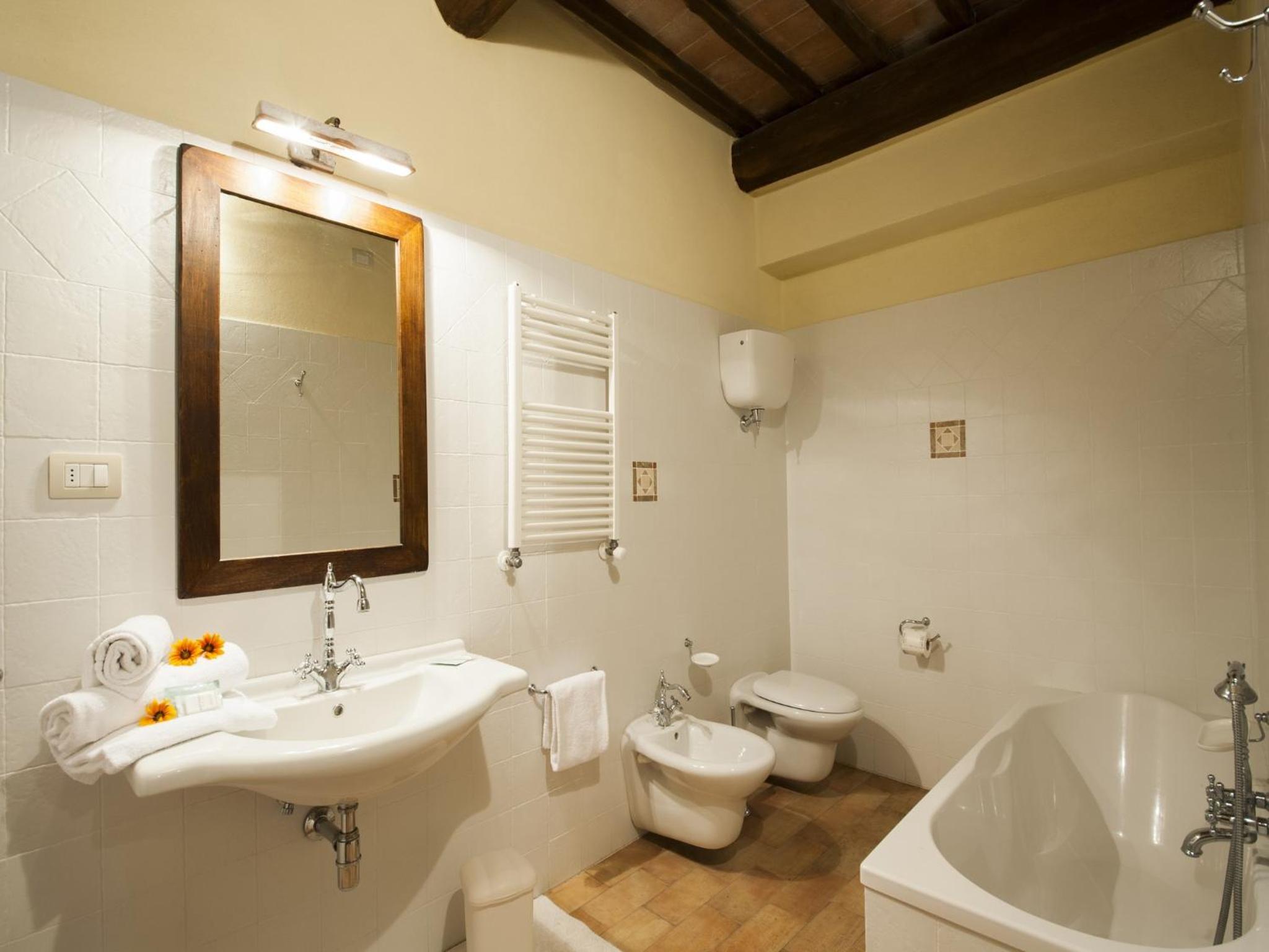 Two-Bedroom Apartment with Private Entrance photo 3