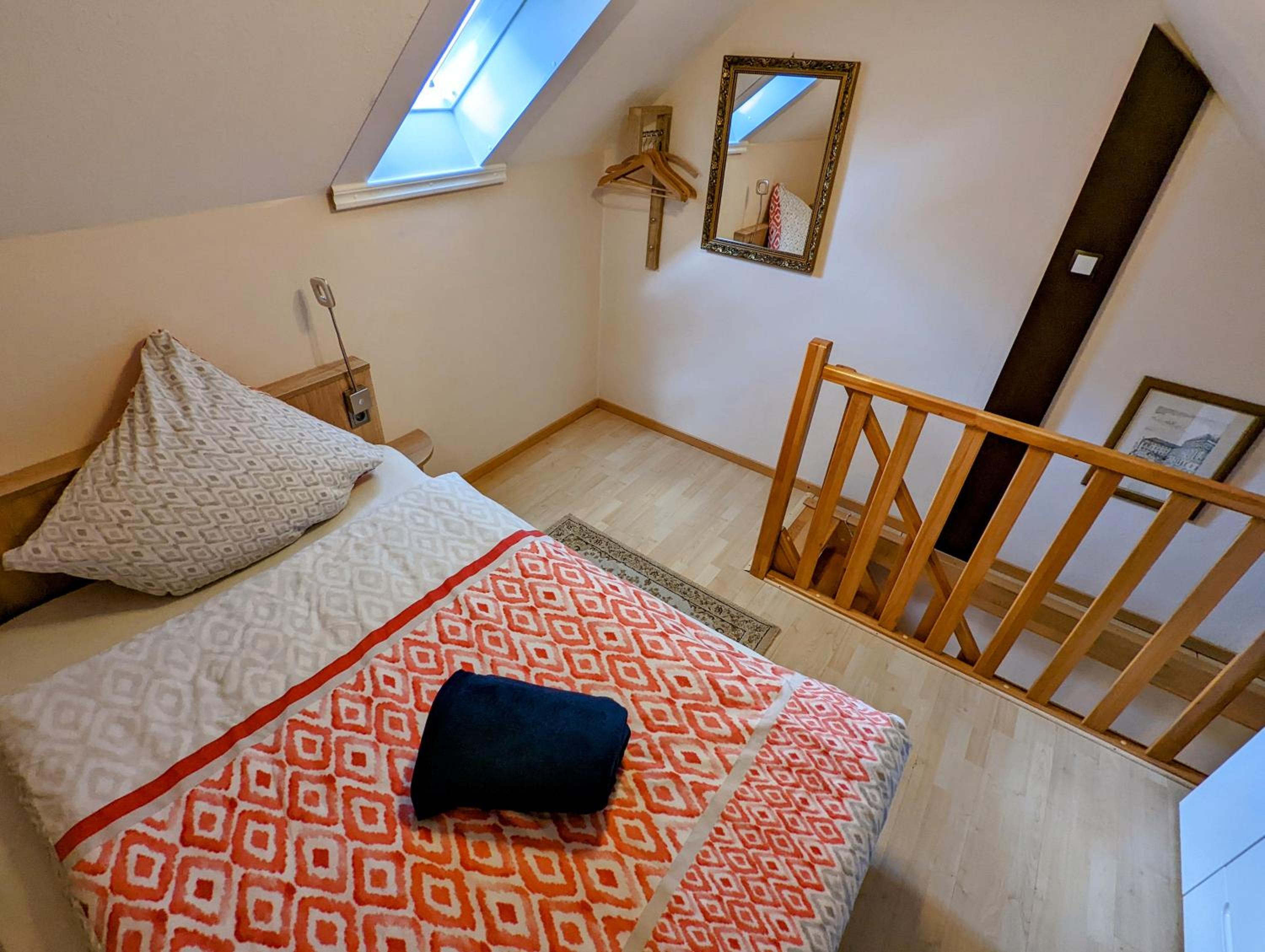 Apartment - Split Level - Photo 8