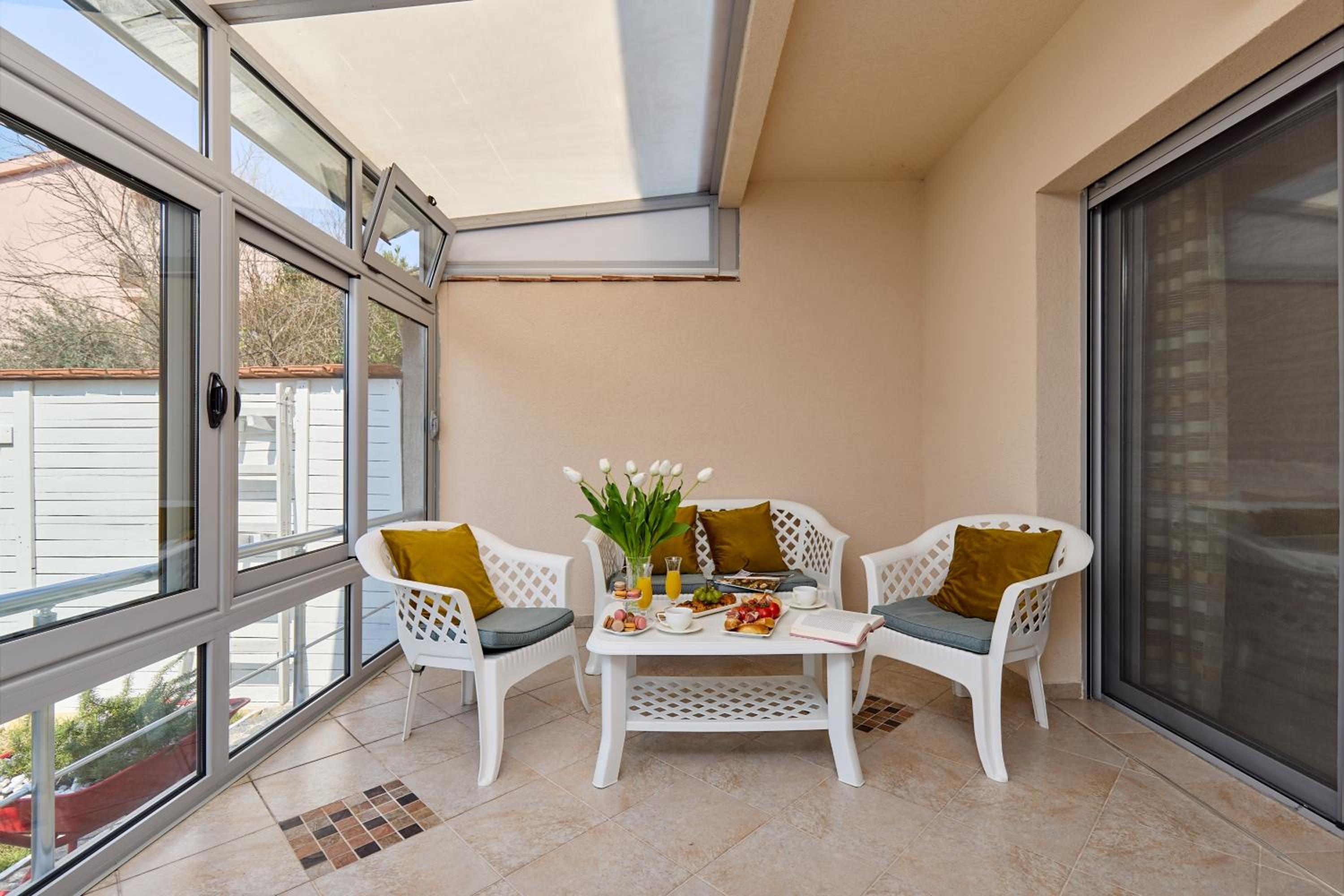 Studio with Garden View