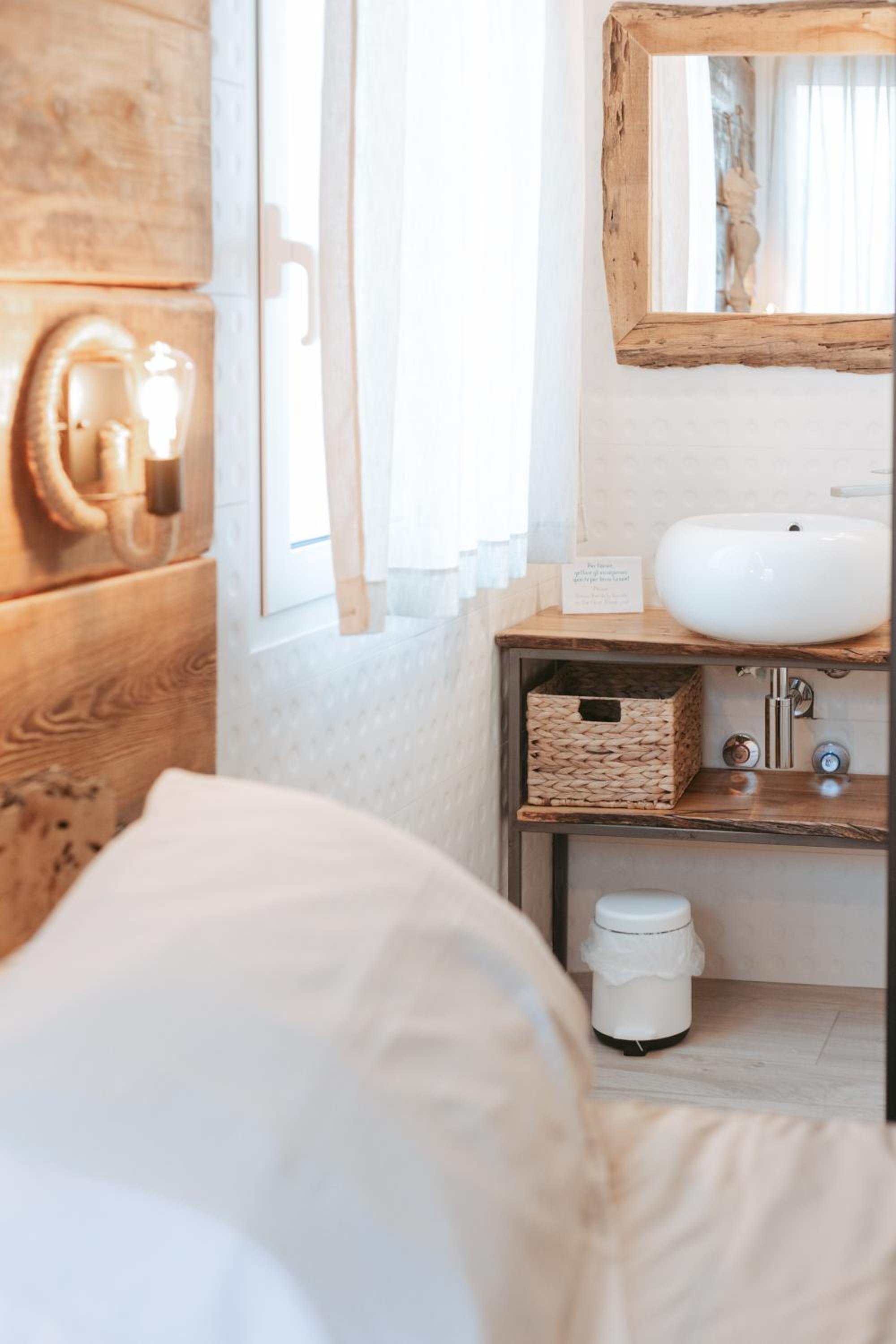 Double Room with Private Bathroom - Photo 6