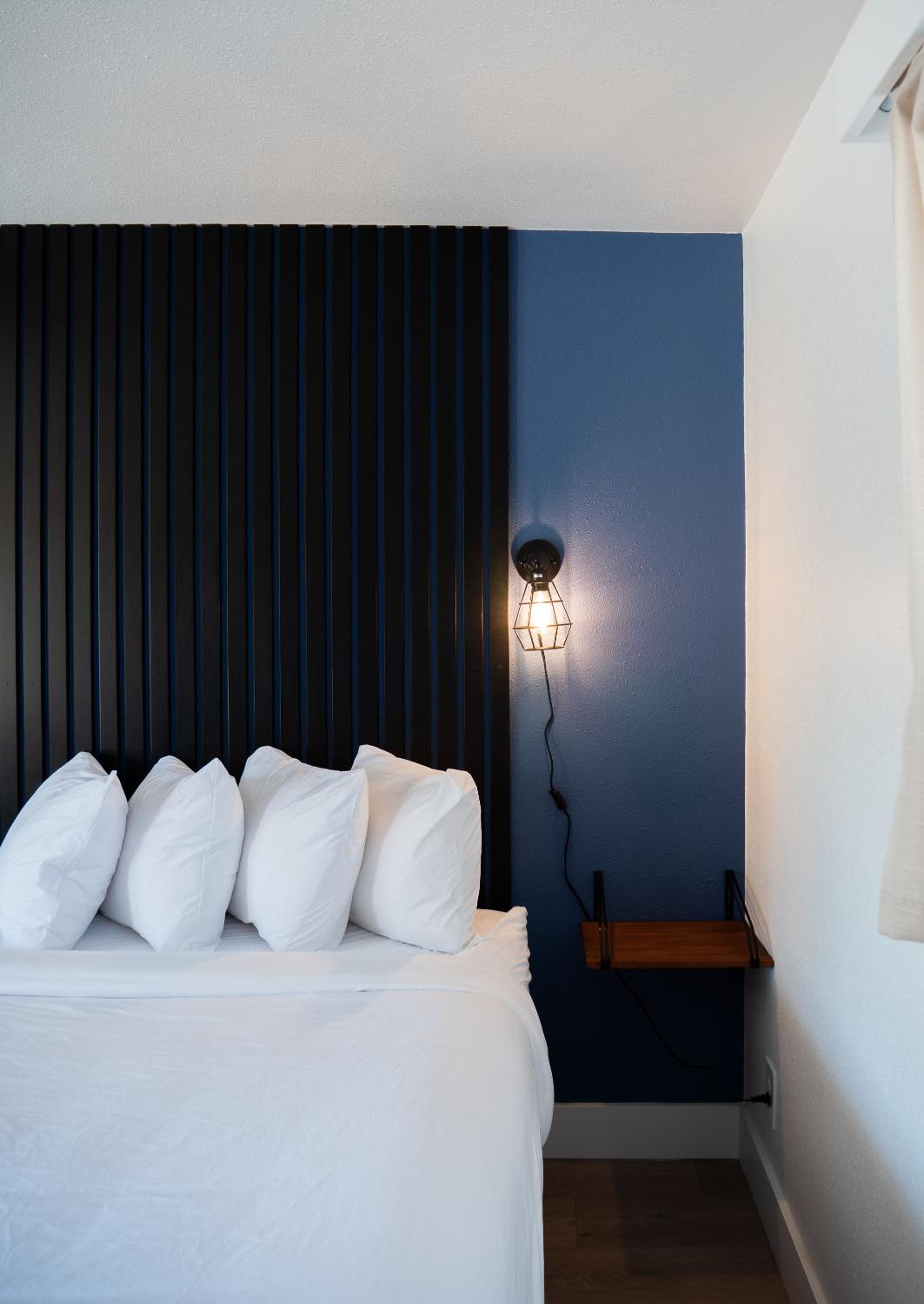 Queen Room - Photo 21