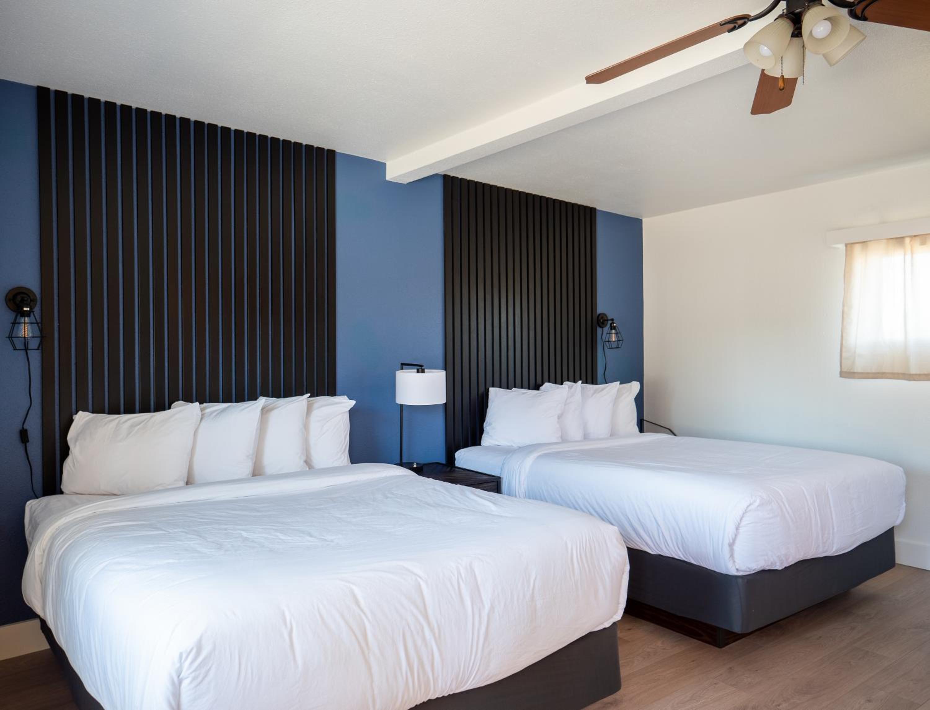 Queen Room with Two Queen Beds - Photo 20