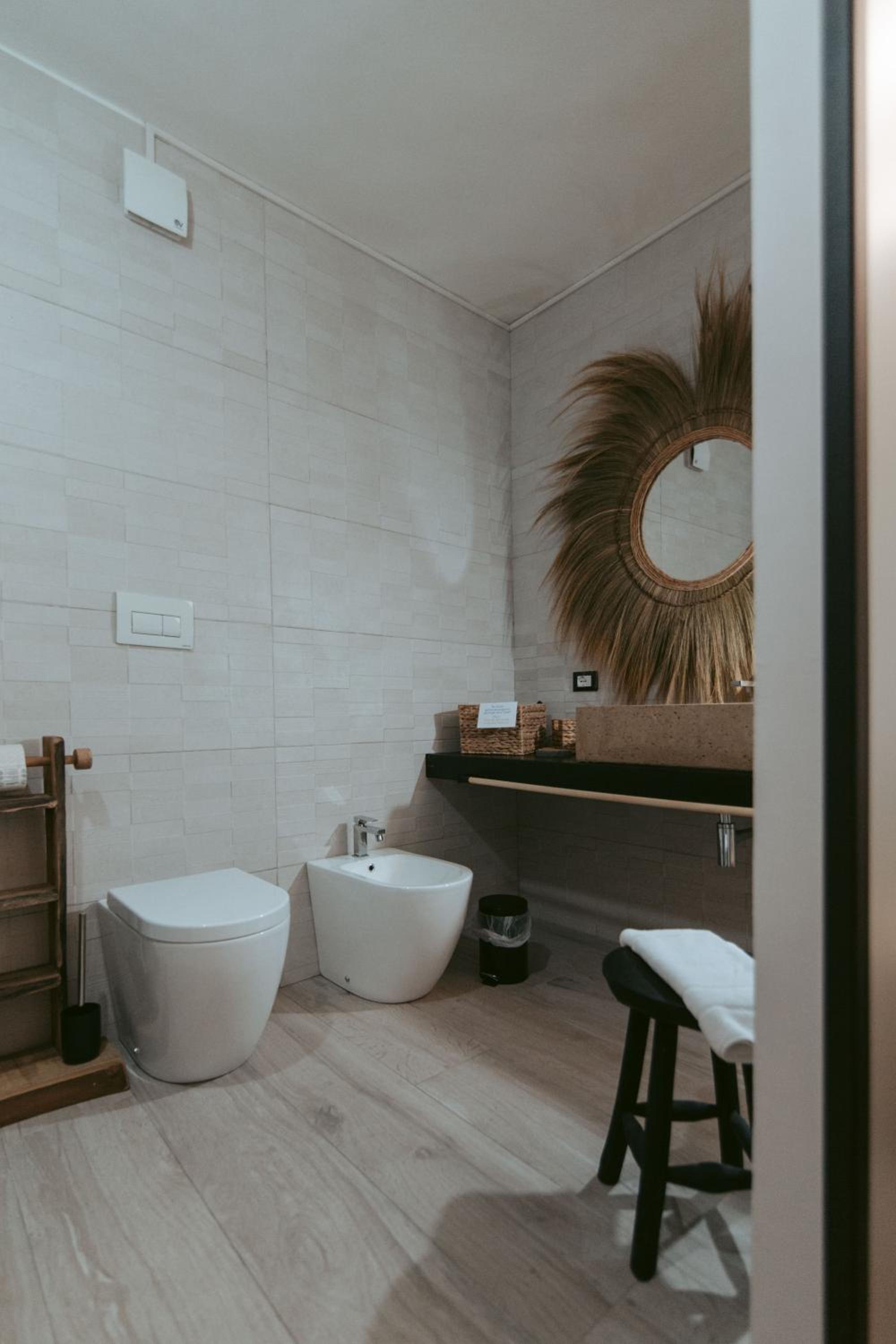 Double Room with Private Bathroom - Photo 9