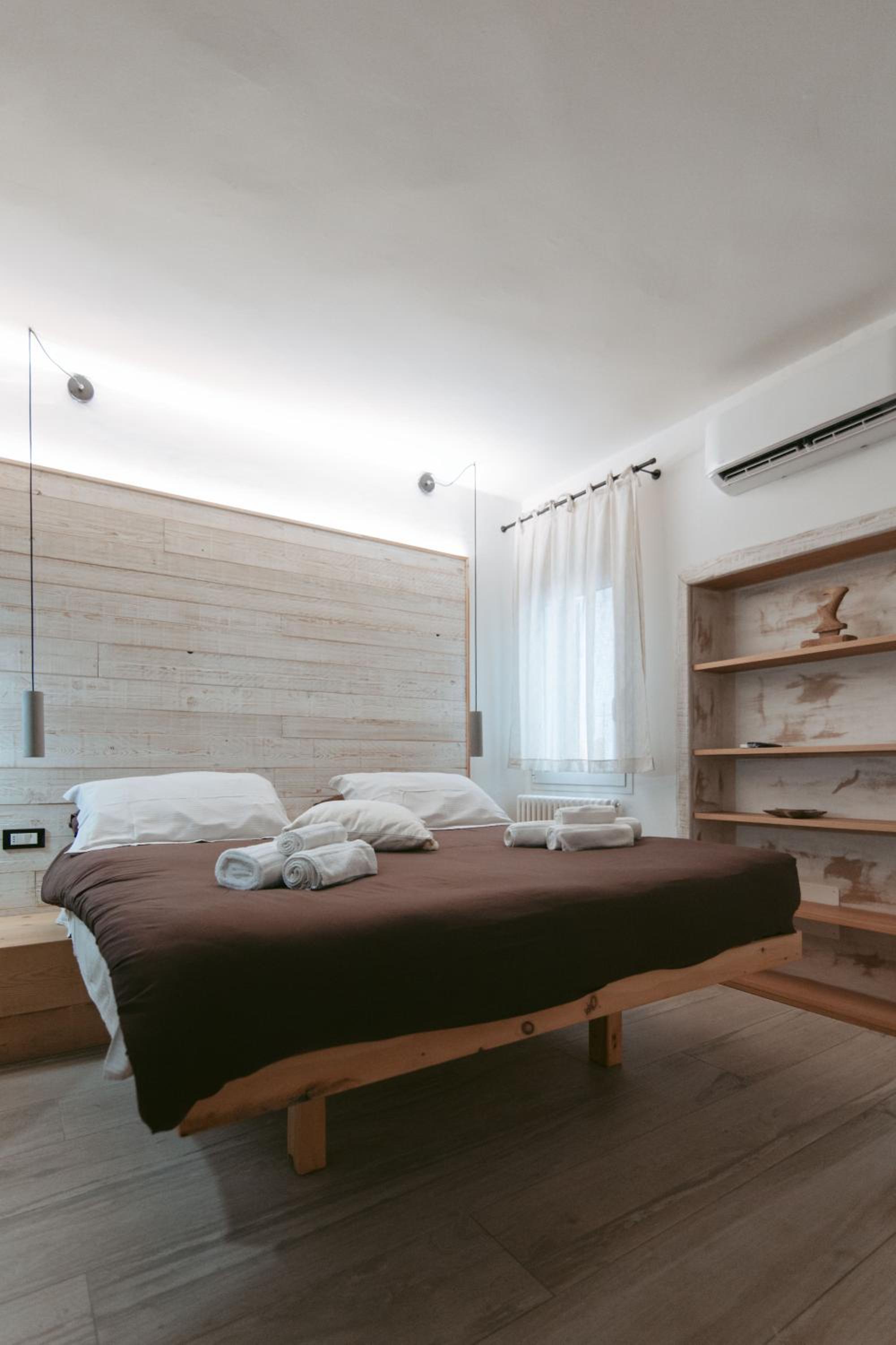 Double Room with Private Bathroom - Photo 12