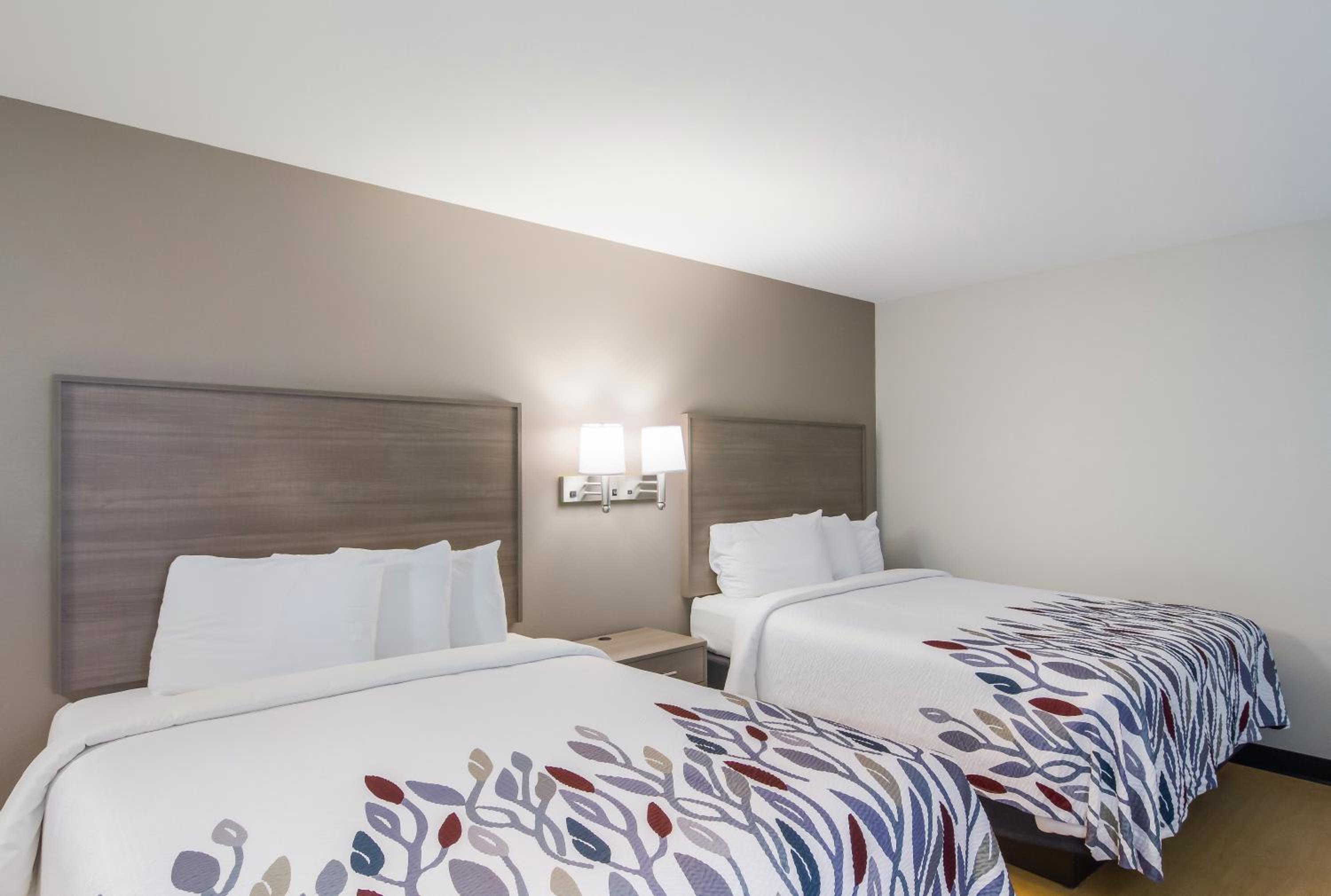 Deluxe Room with Two Queen Beds Disability Access Roll-In Shower Non-Smoking - Photo 1