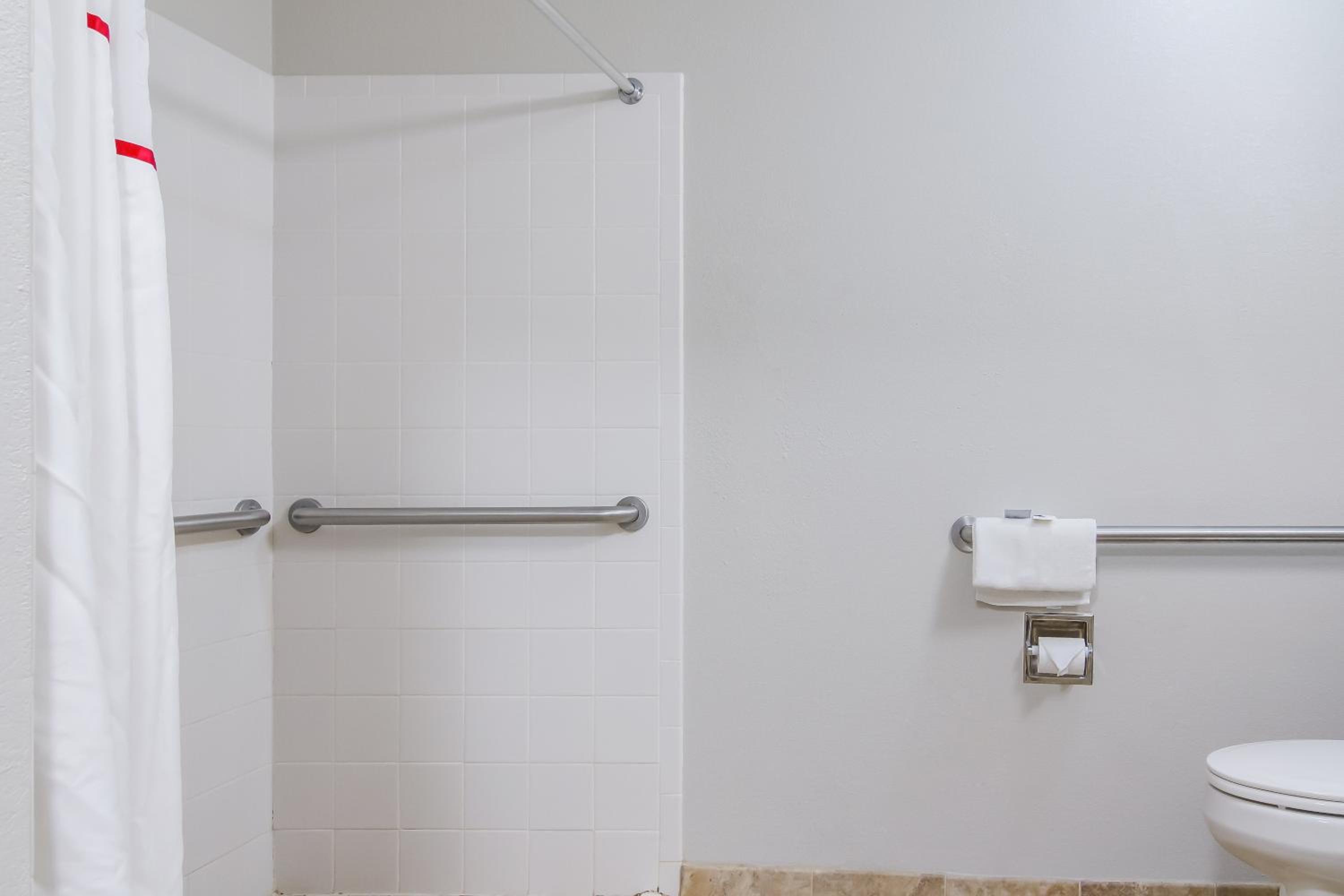 Deluxe Room with Two Queen Beds Disability Access Roll-In Shower Non-Smoking - Photo 2