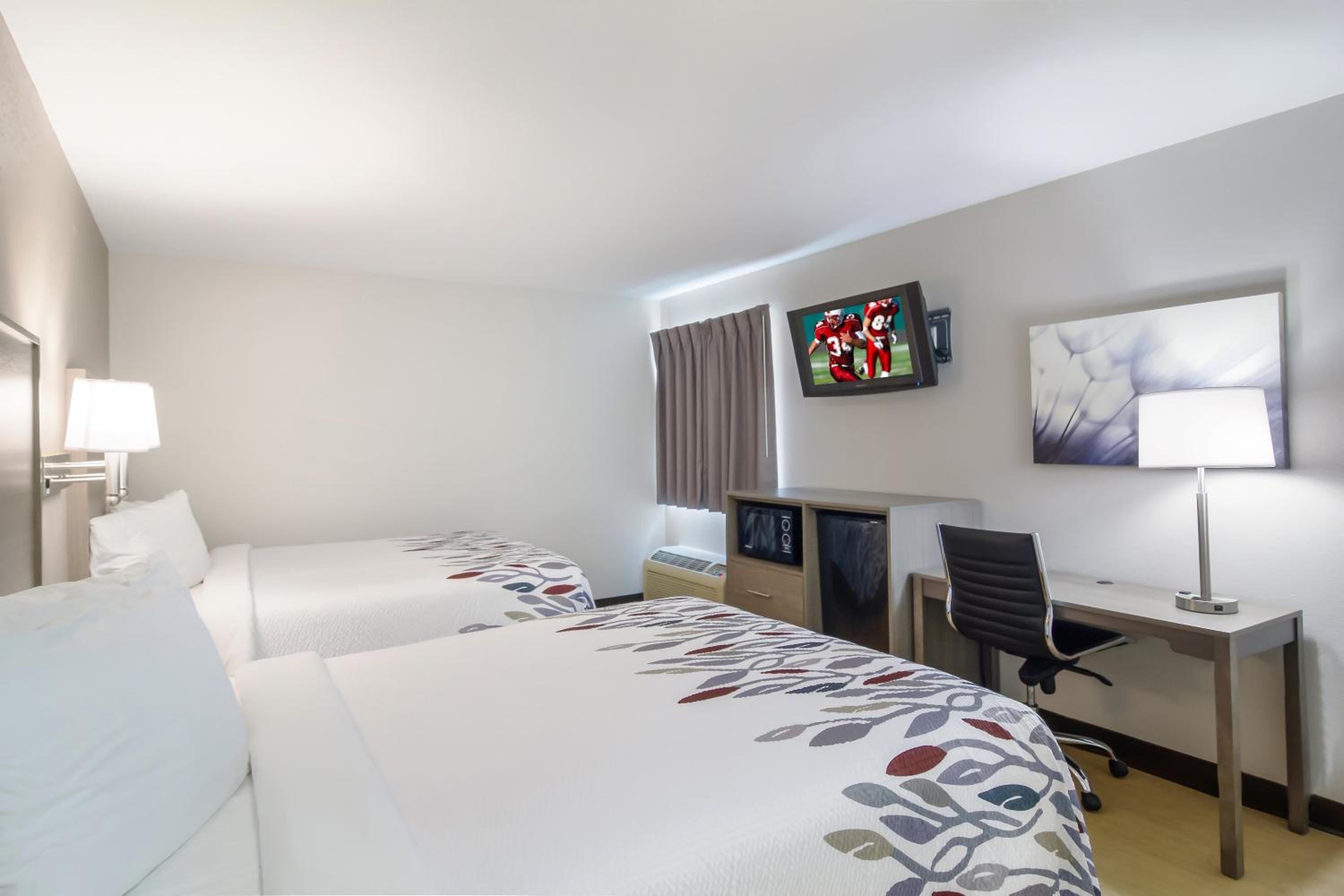 Deluxe Room with Two Queen Beds Disability Access Roll-In Shower Non-Smoking - Photo 3