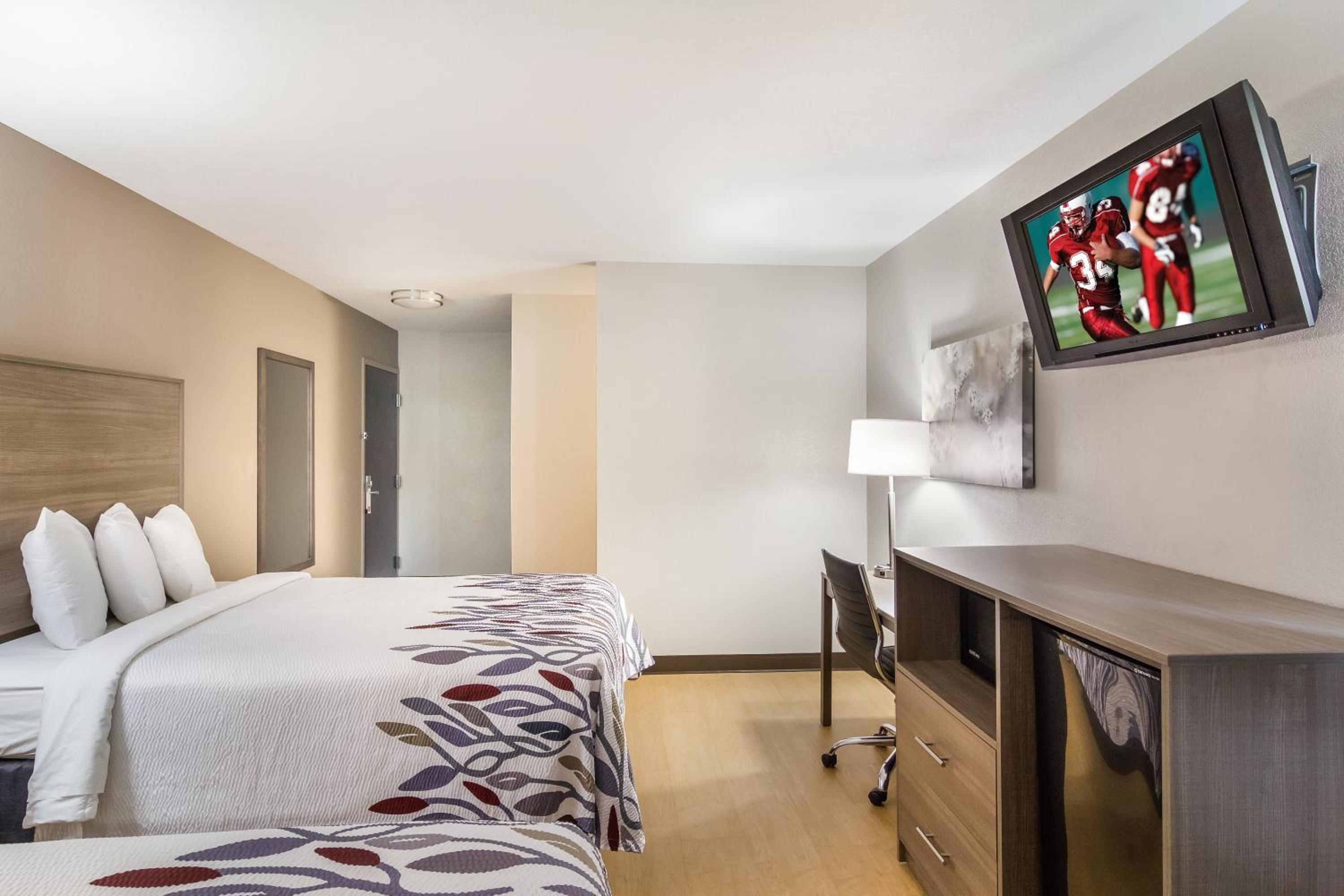 Deluxe Room with Two Queen Beds Non-Smoking - Photo 3