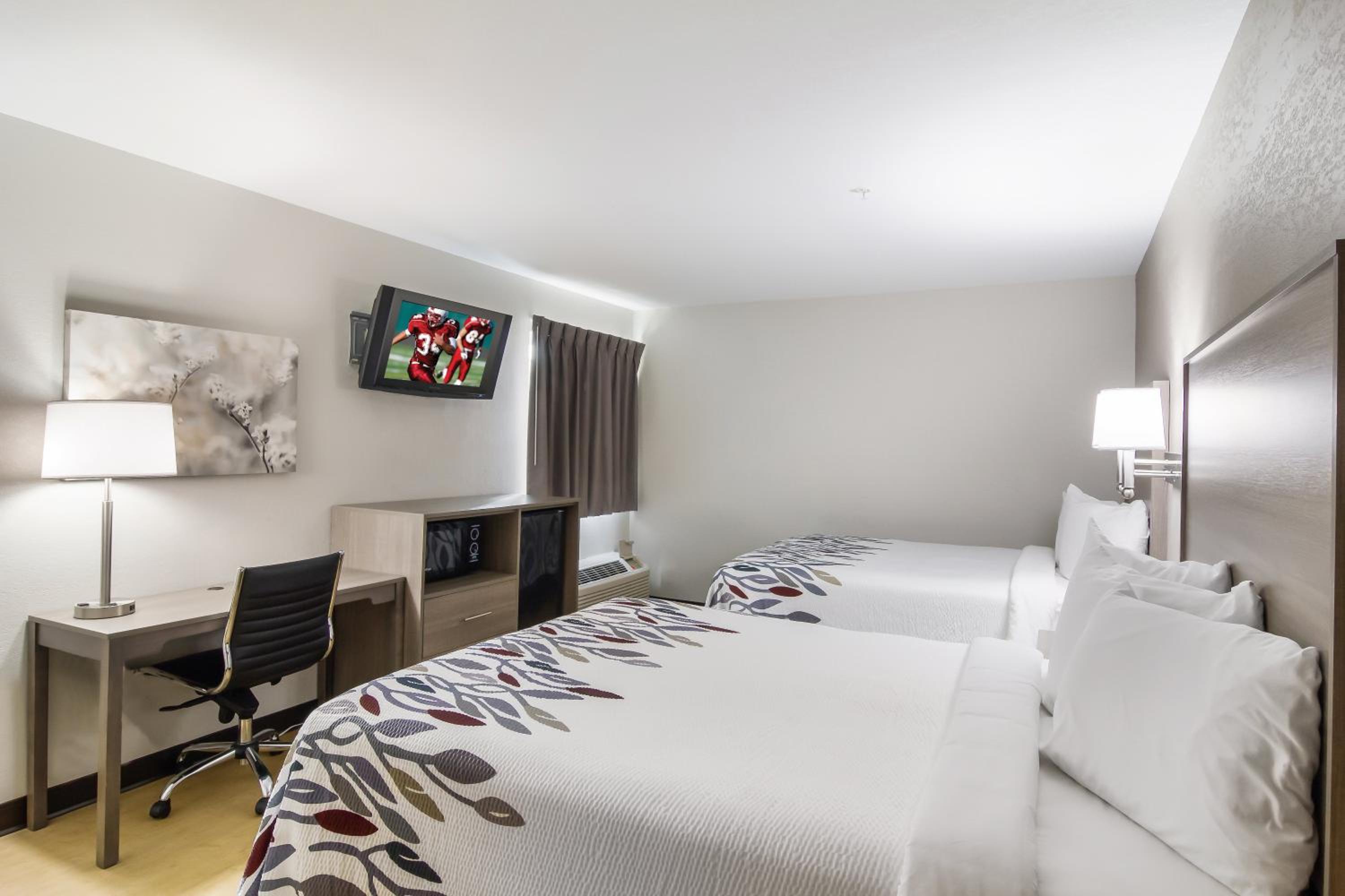 Deluxe Room with Two Queen Beds Non-Smoking - Photo 4
