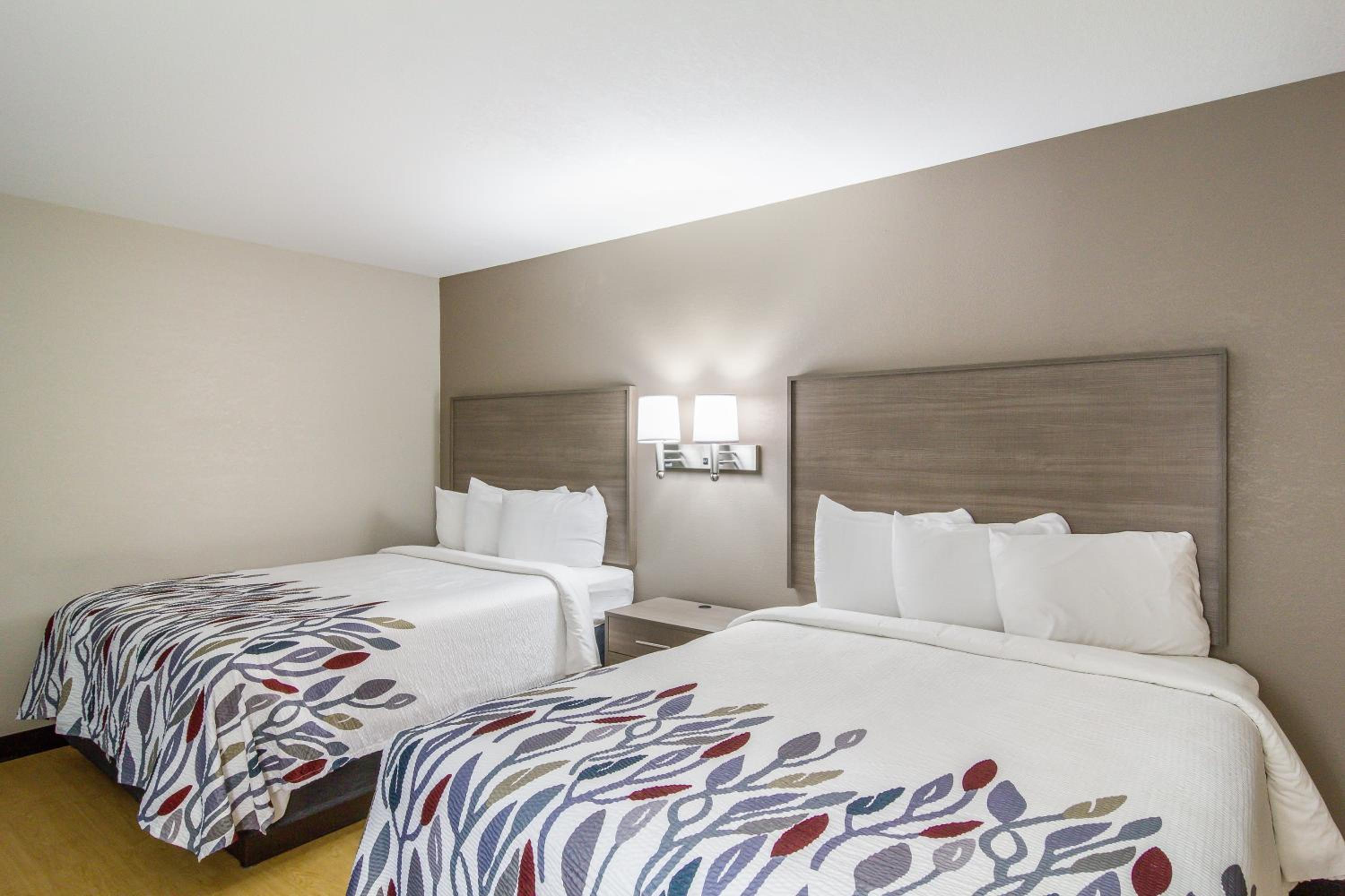 Deluxe Room with Two Queen Beds Non-Smoking - Photo 2