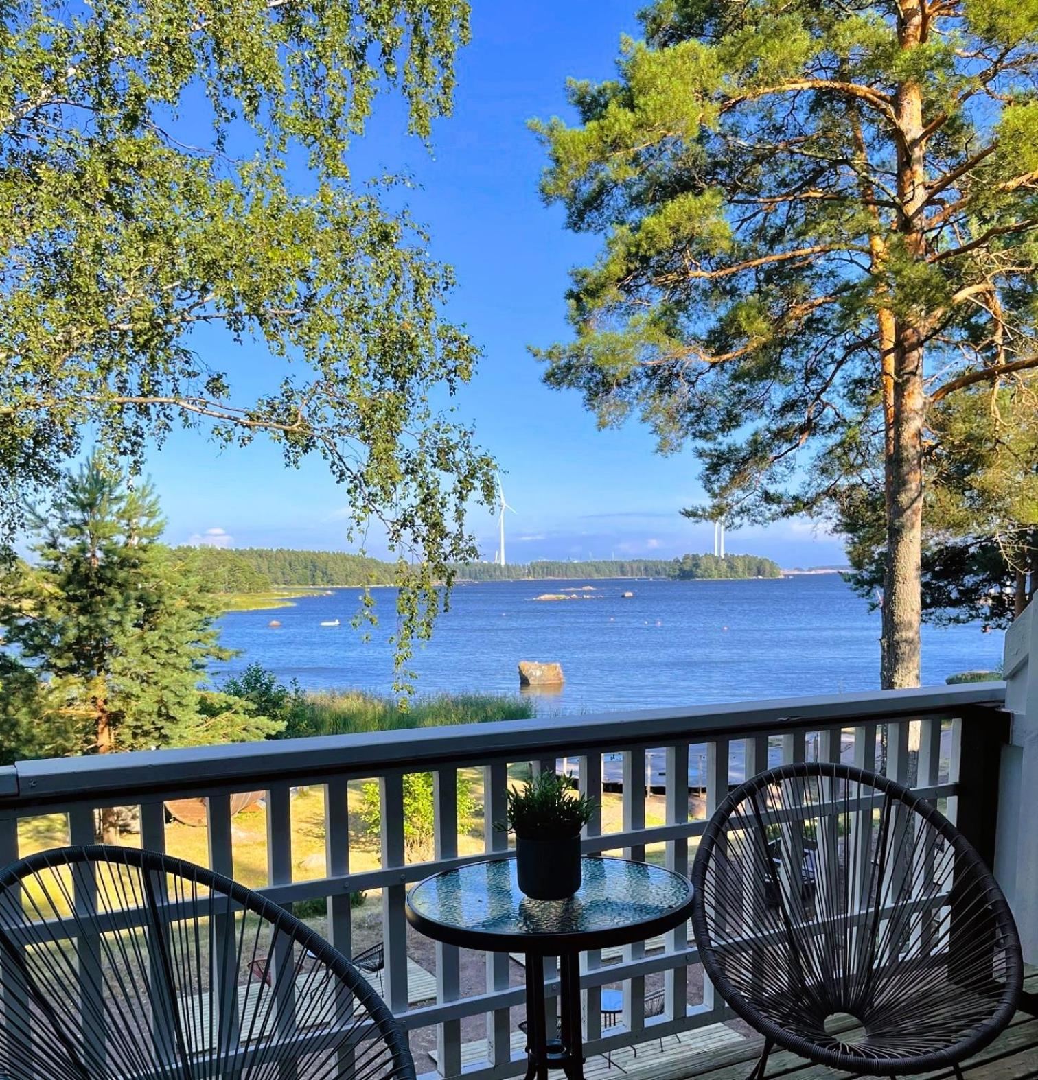 Sea View Room with Balcony - Photo 8