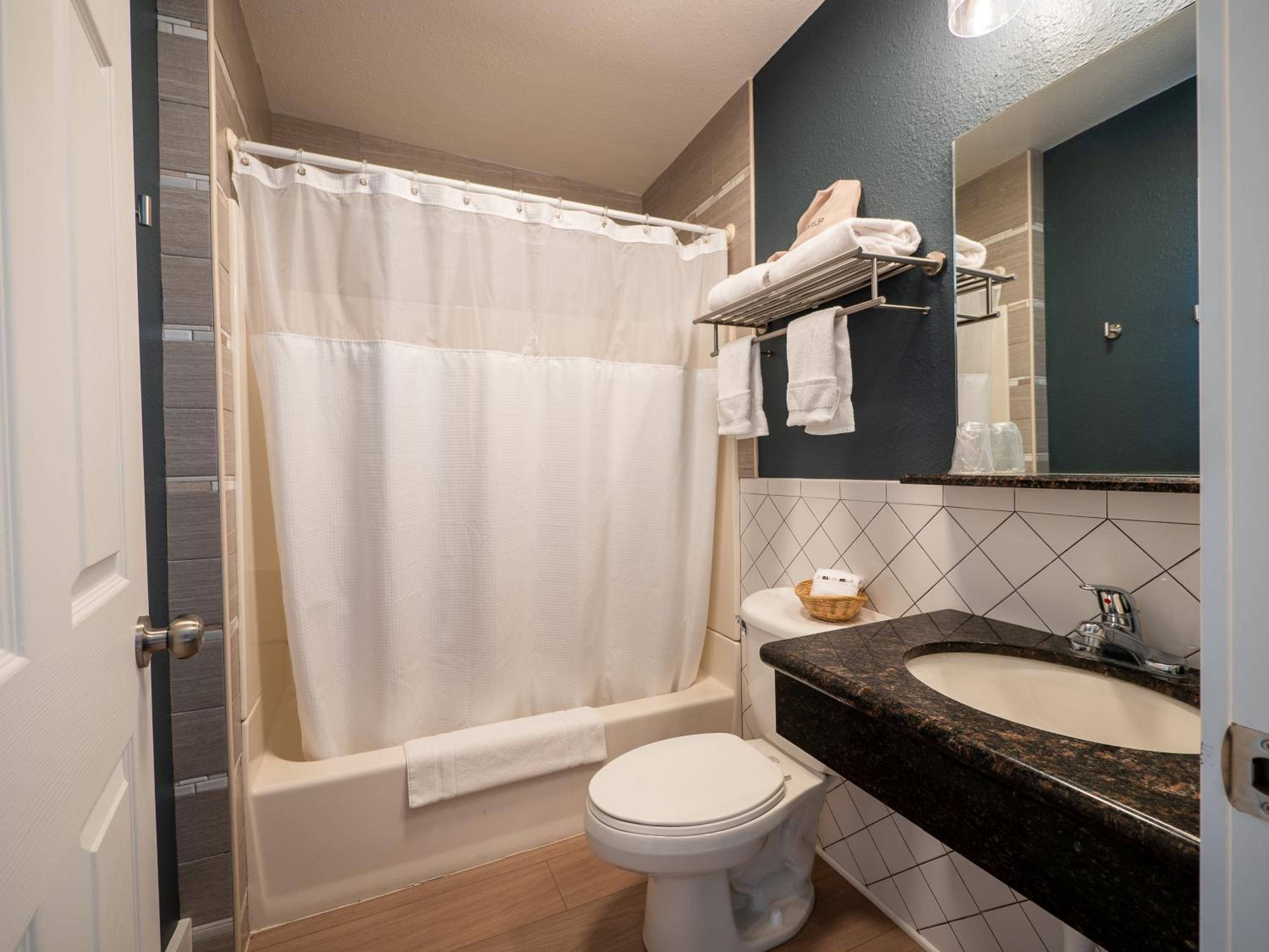 Queen Room - Photo 11