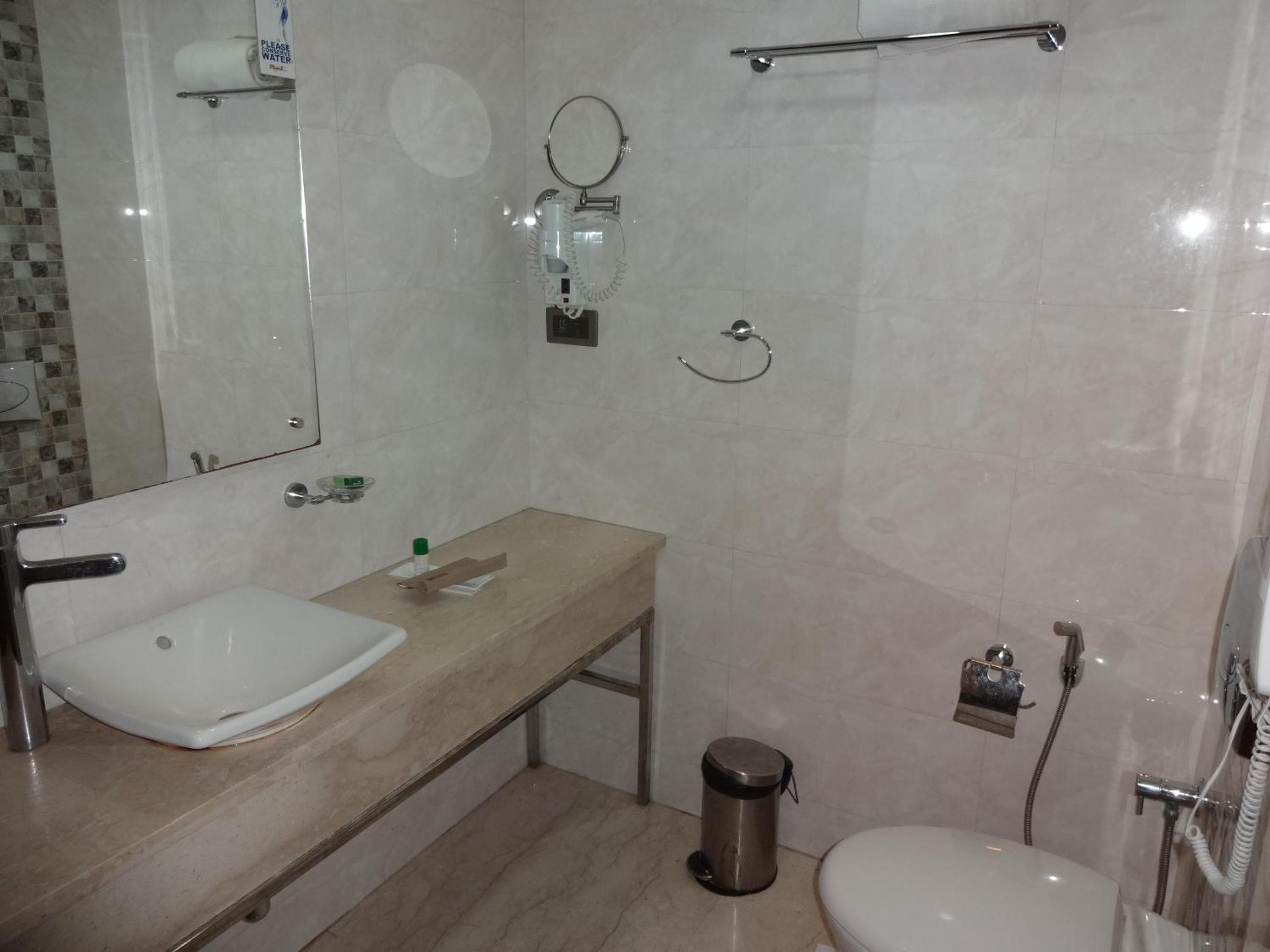 Club  Double or Twin Room with City View photo 2