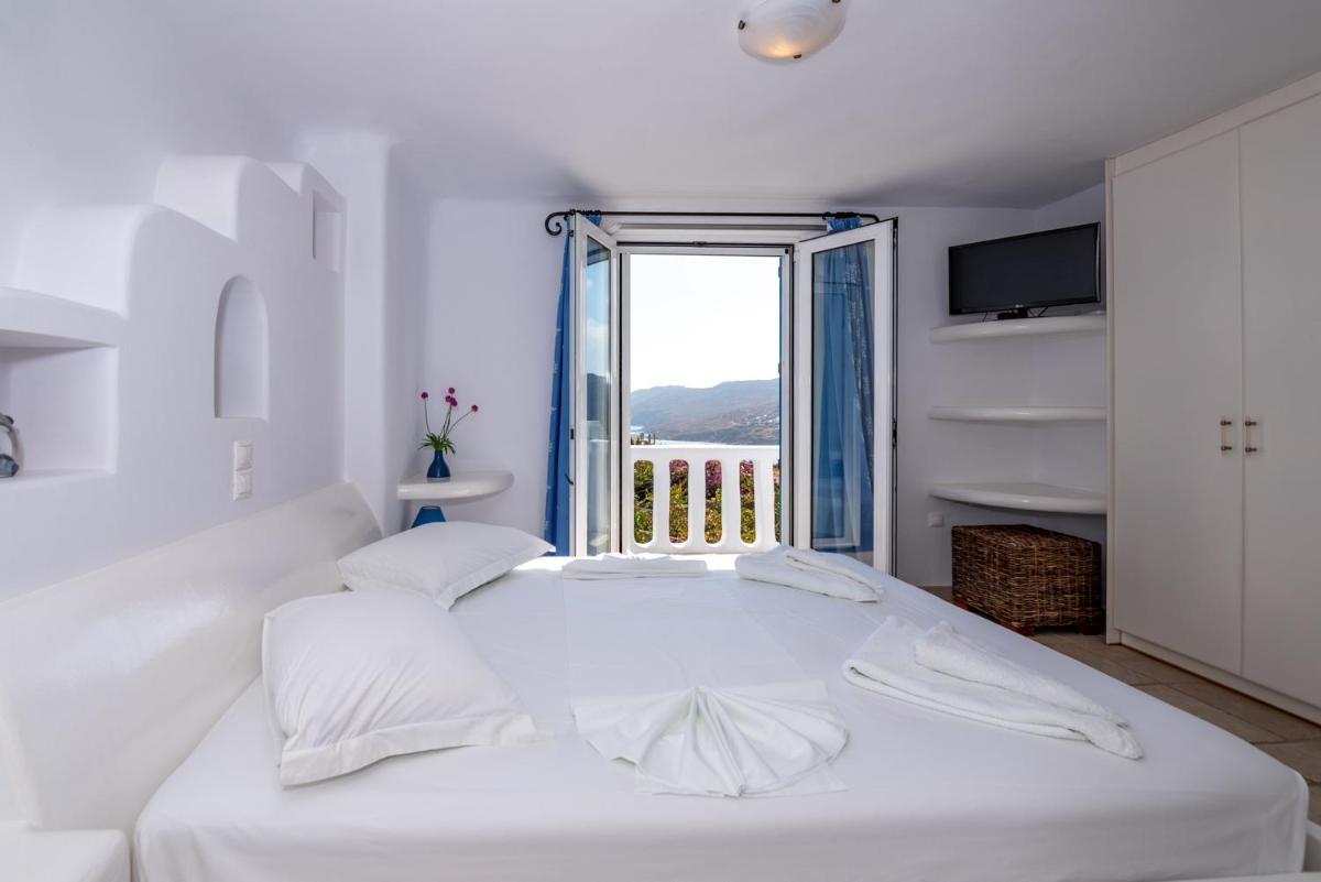 Grand Villa with Sea View photo 3