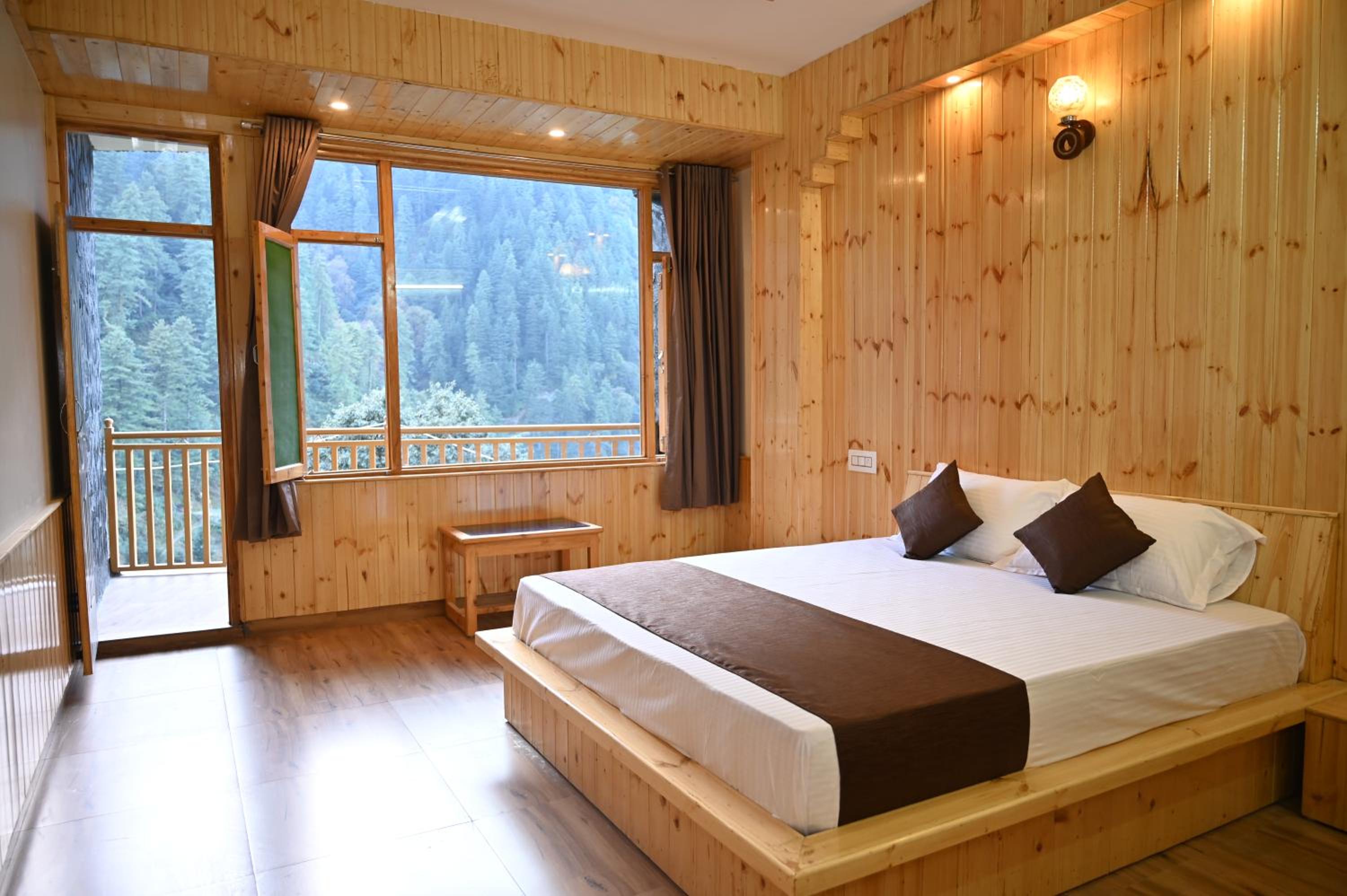 Deluxe Double Room With Balcony