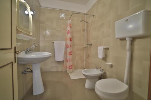 Two-Bedroom Apartment photo 2