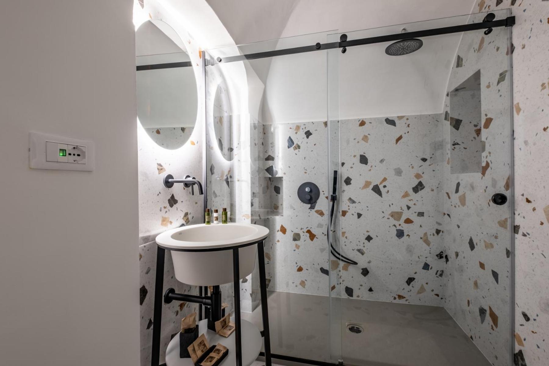 King Room with Spa Bath - Photo 5