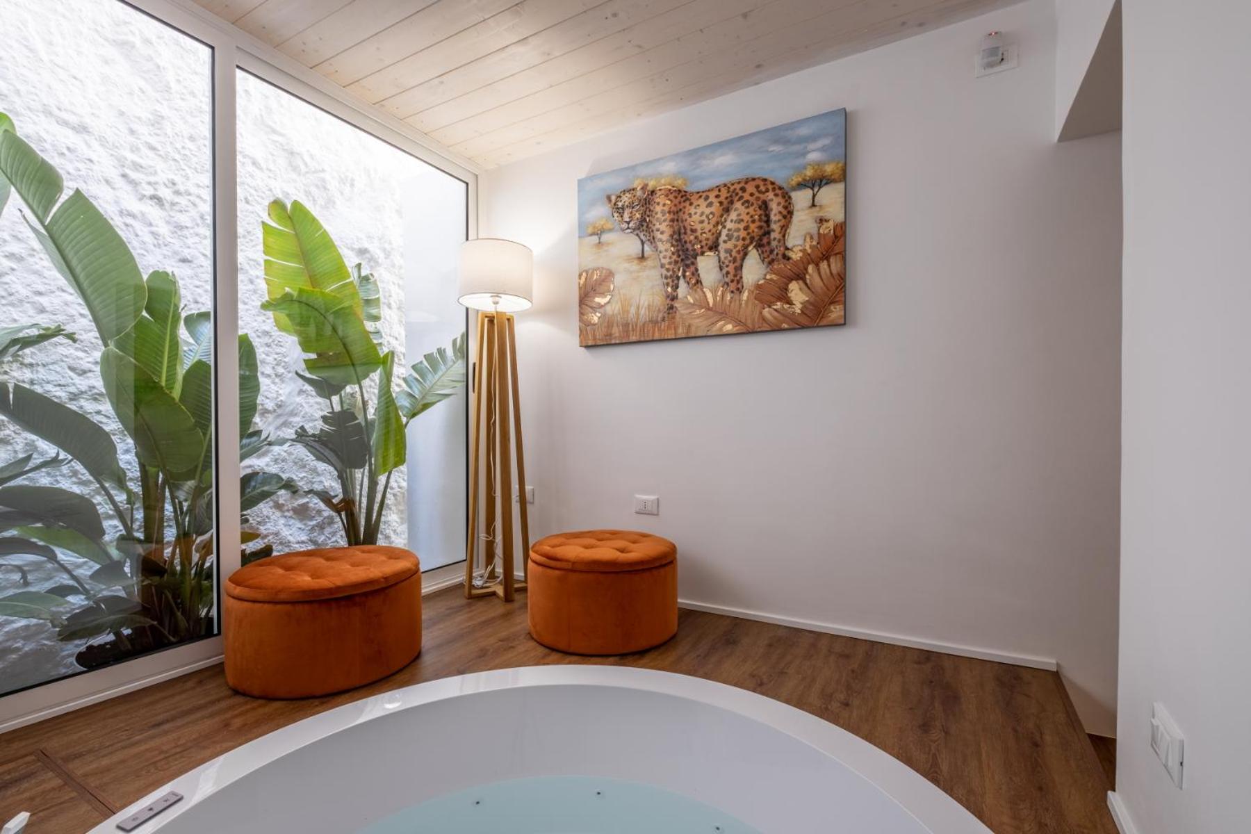 King Room with Spa Bath - Photo 4