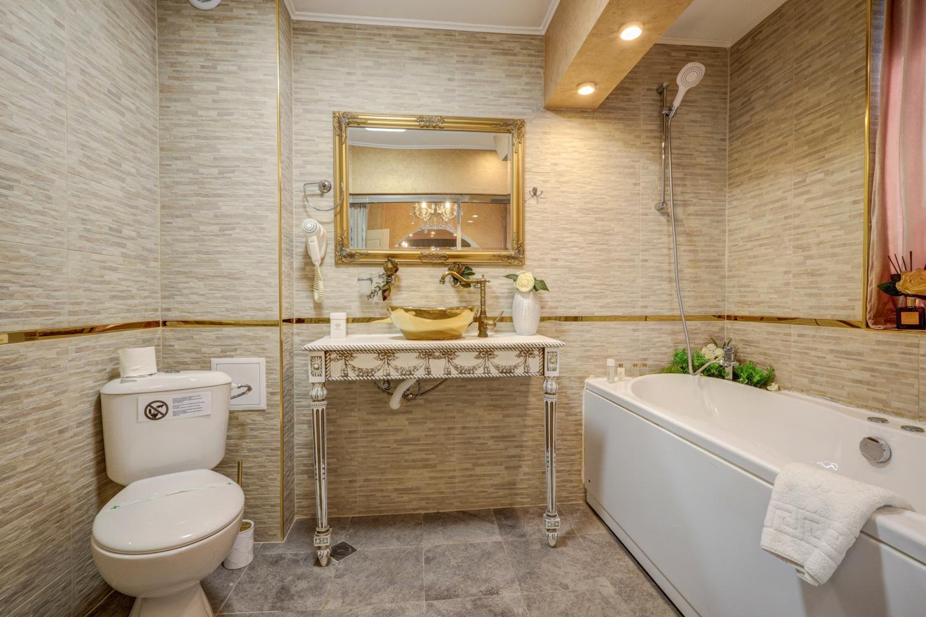 Studio with Spa Bath - Photo 16