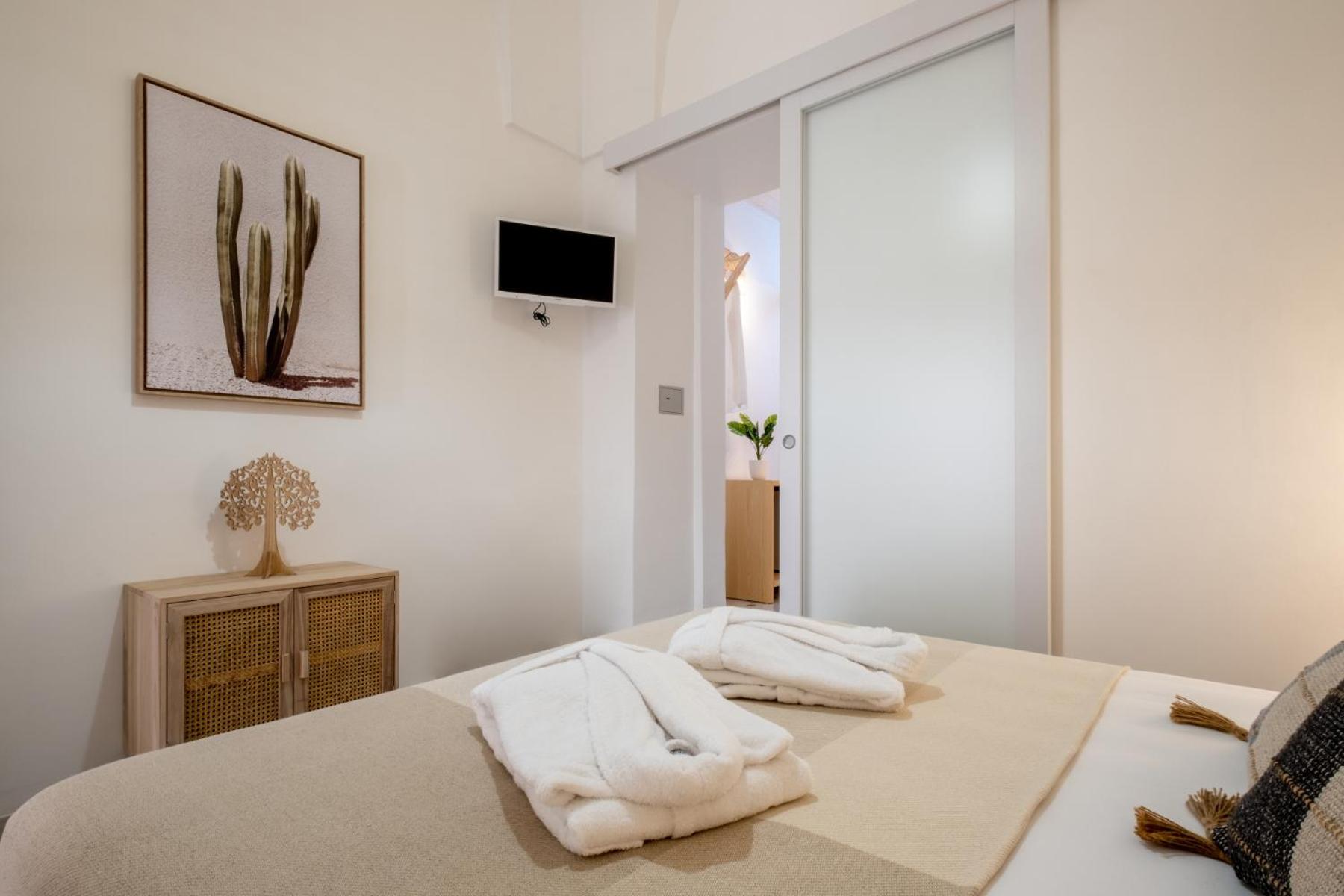 Double Room with Spa Bath - Photo 12