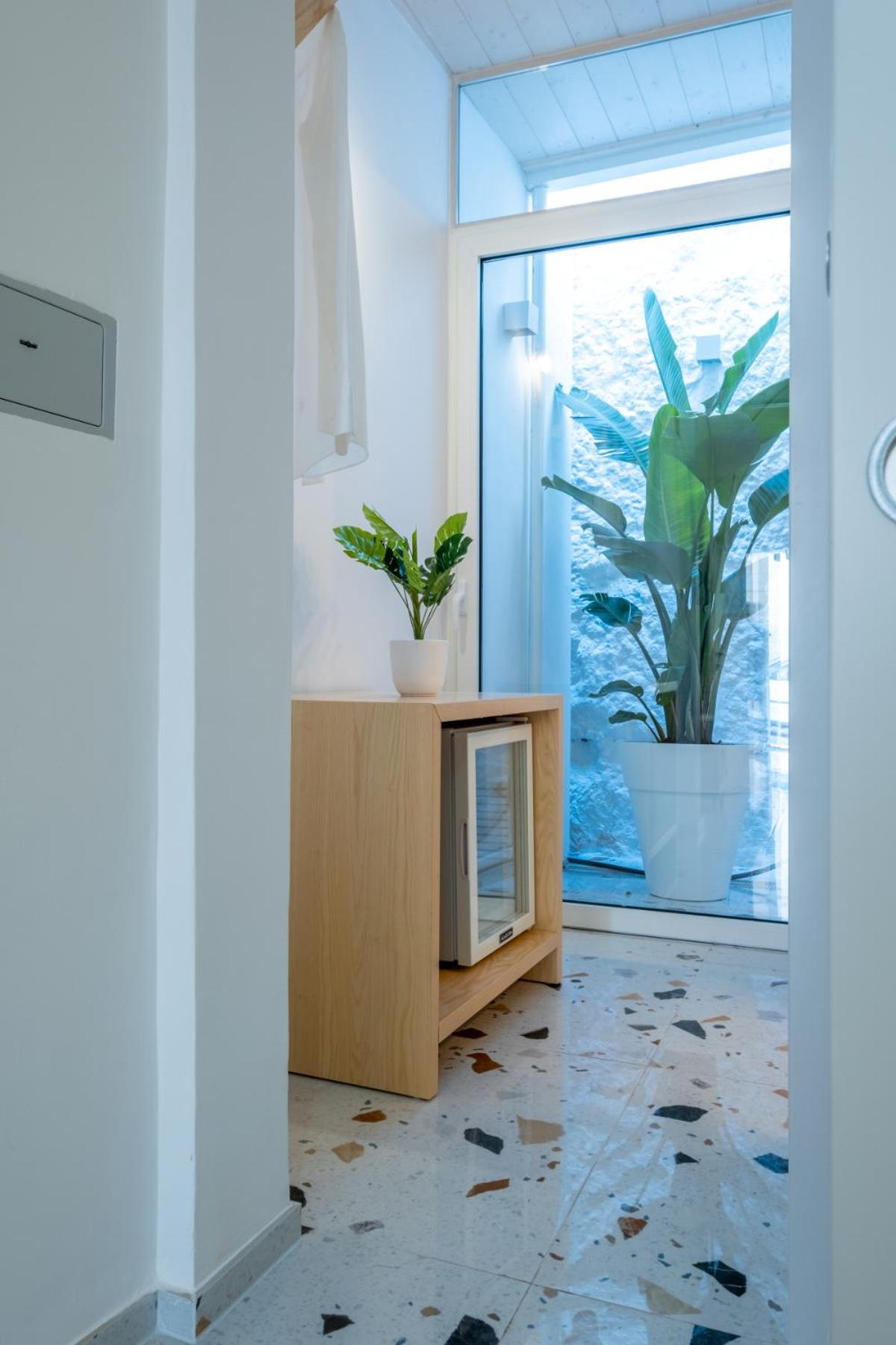 Double Room with Spa Bath - Photo 7