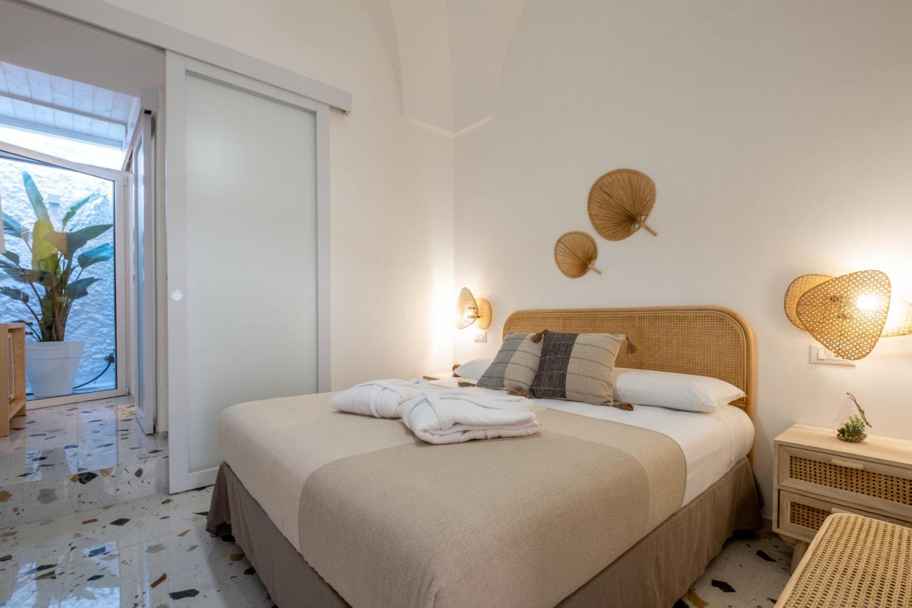 Double Room with Spa Bath - Photo 15