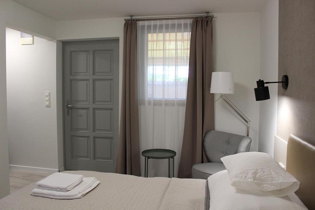 Double Room with Garden View - Photo 3
