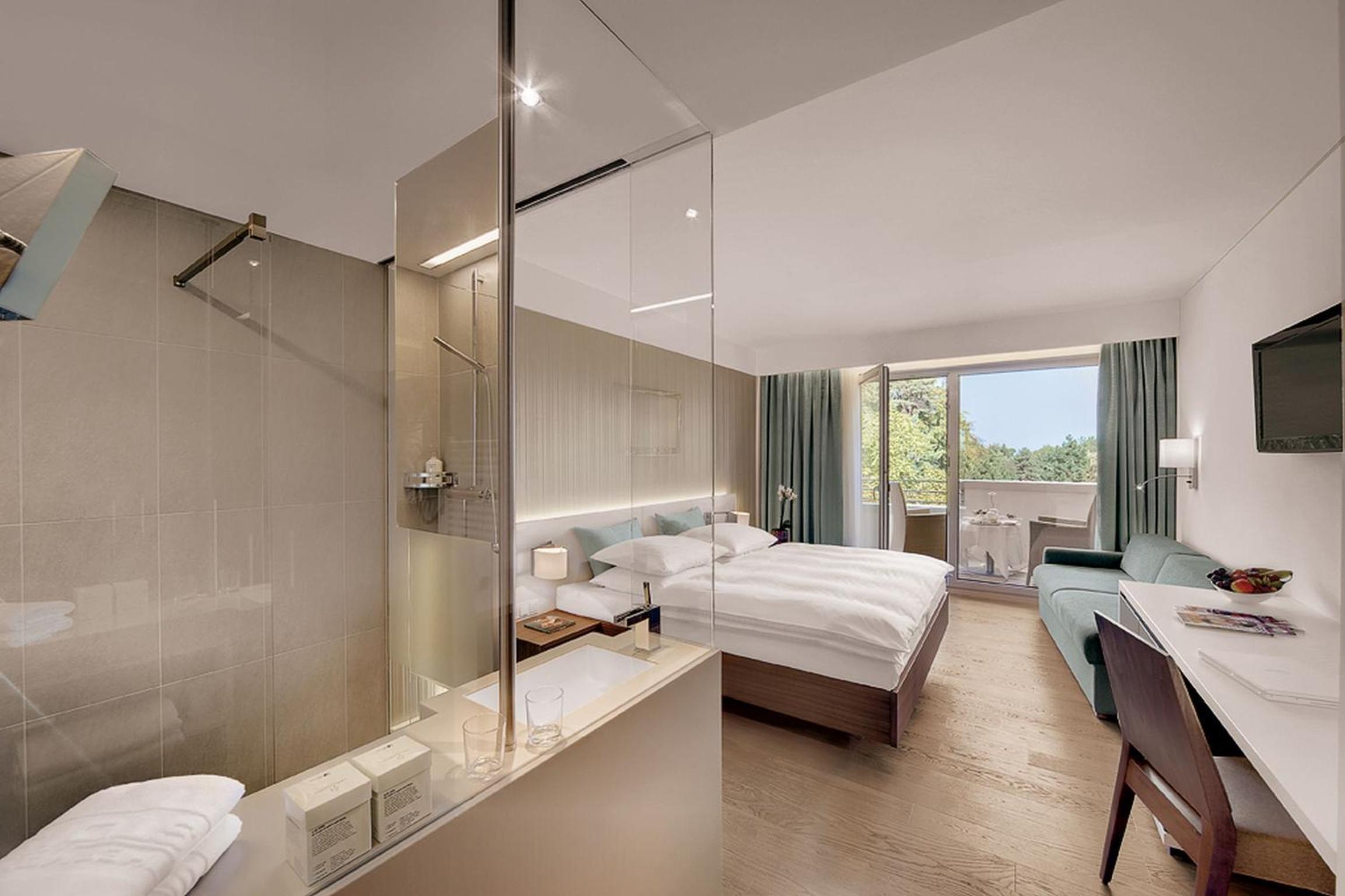Design Double Room with Balcony photo 3
