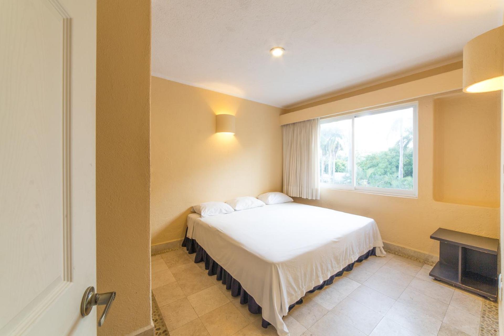 Suite - Photo 1